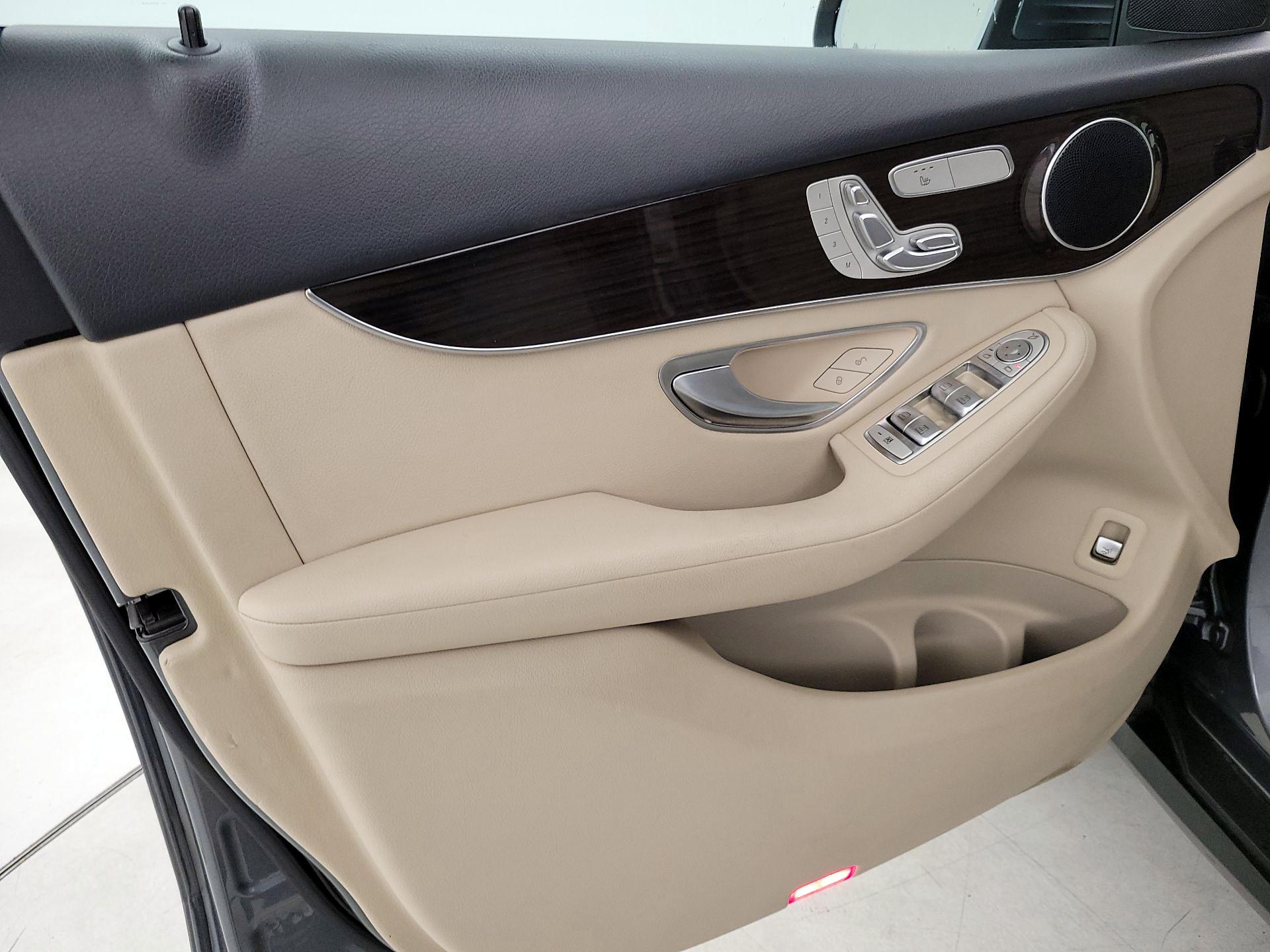Thumbnail: 2017 Mercedes-Benz GLC - 12
