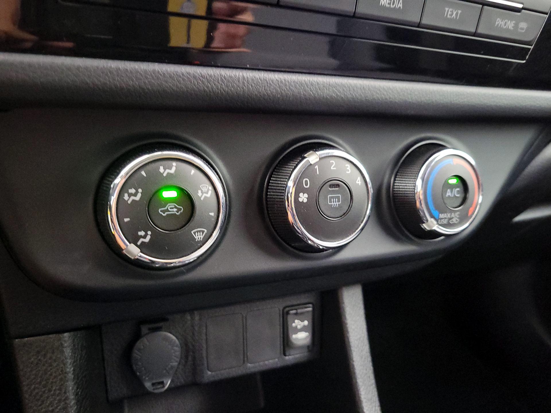 Thumbnail: 2014 Toyota Corolla - 15