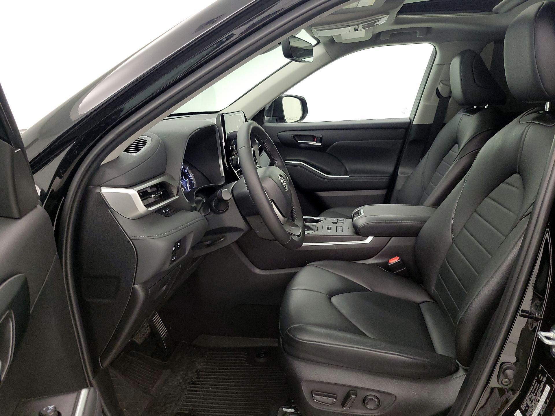 Thumbnail: 2024 Toyota Highlander - 11