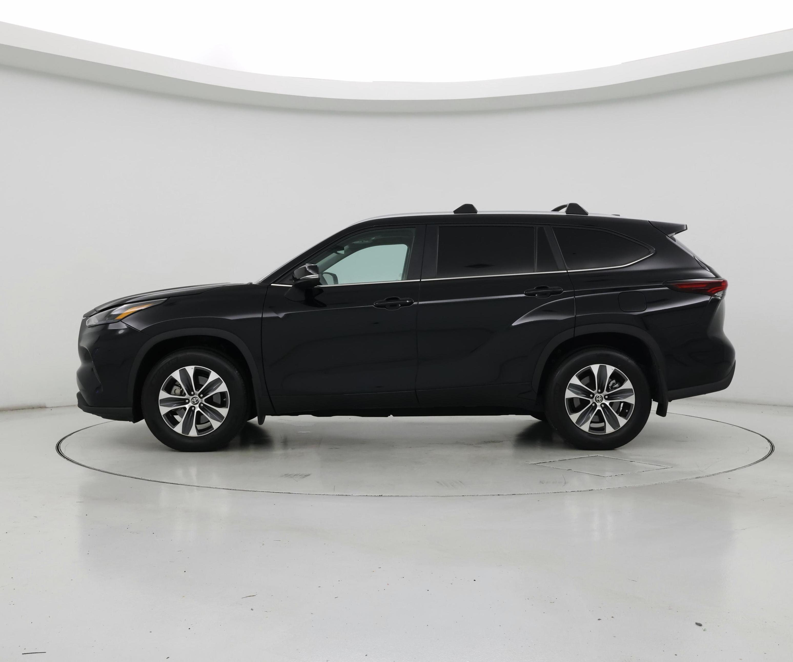 Thumbnail: 2024 Toyota Highlander - 3