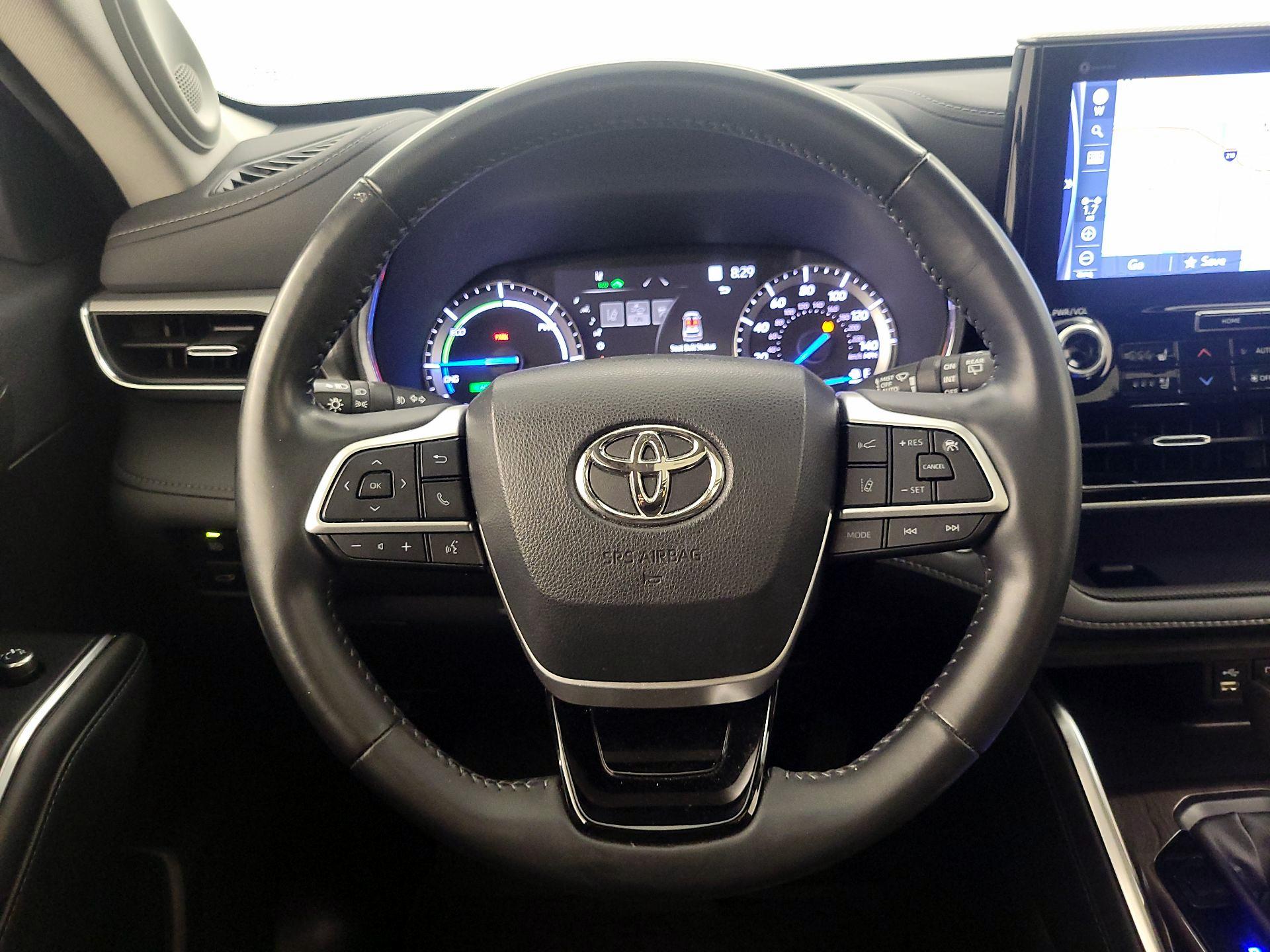 Thumbnail: 2022 Toyota Highlander - 10