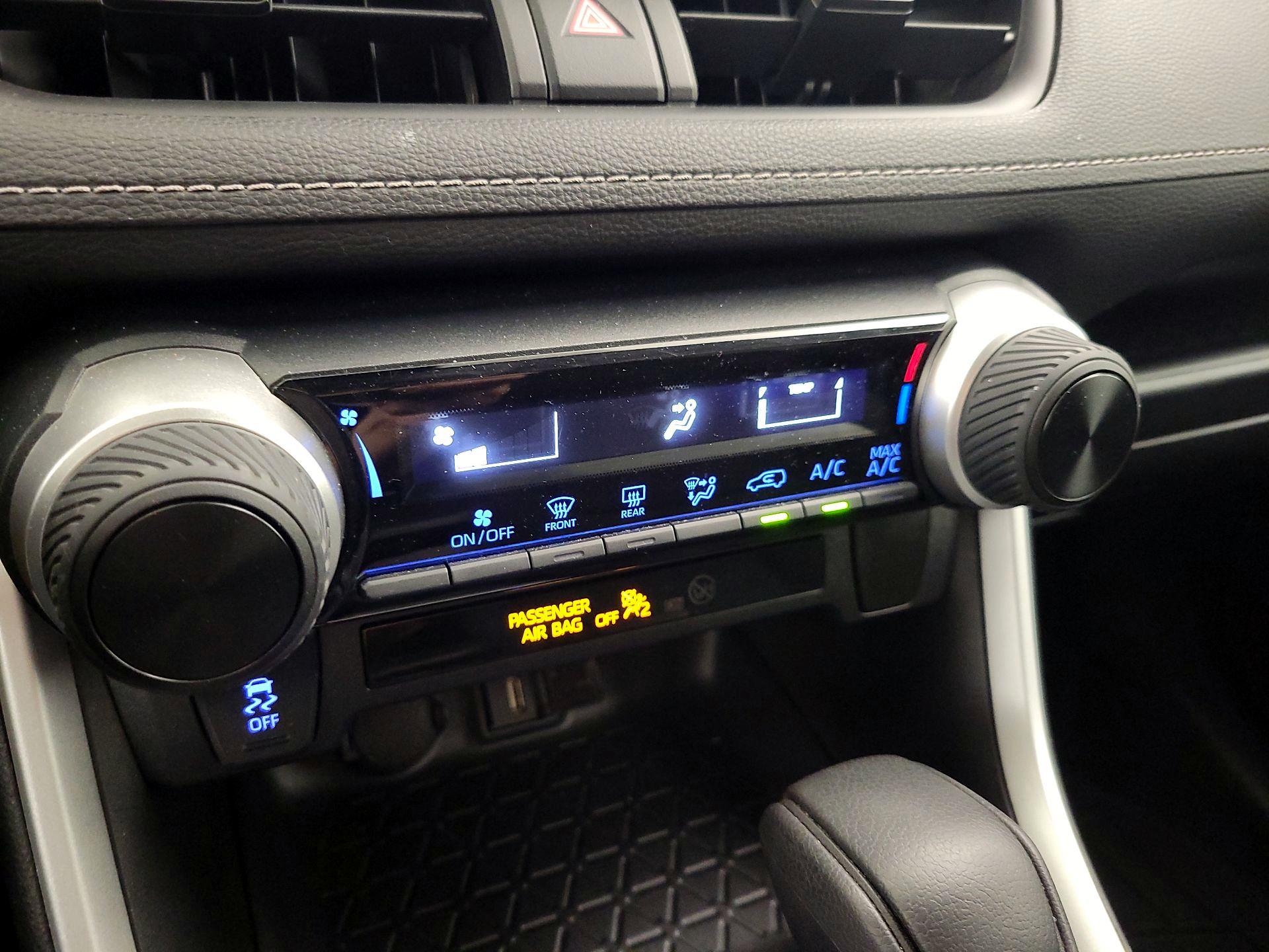 Thumbnail: 2021 Toyota RAV4 - 17