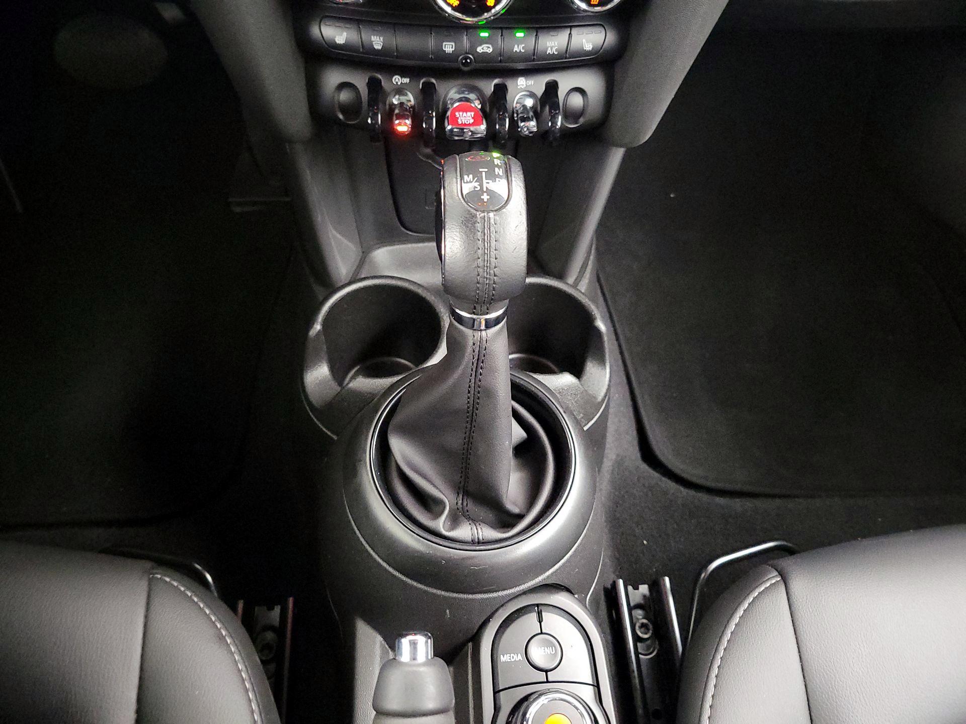 Thumbnail: 2019 MINI Cooper Hardtop - 17