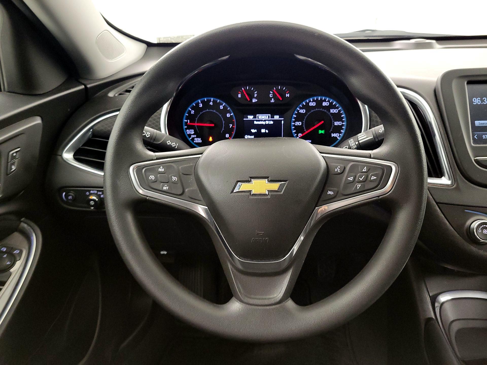 Thumbnail: 2017 Chevrolet Malibu - 10