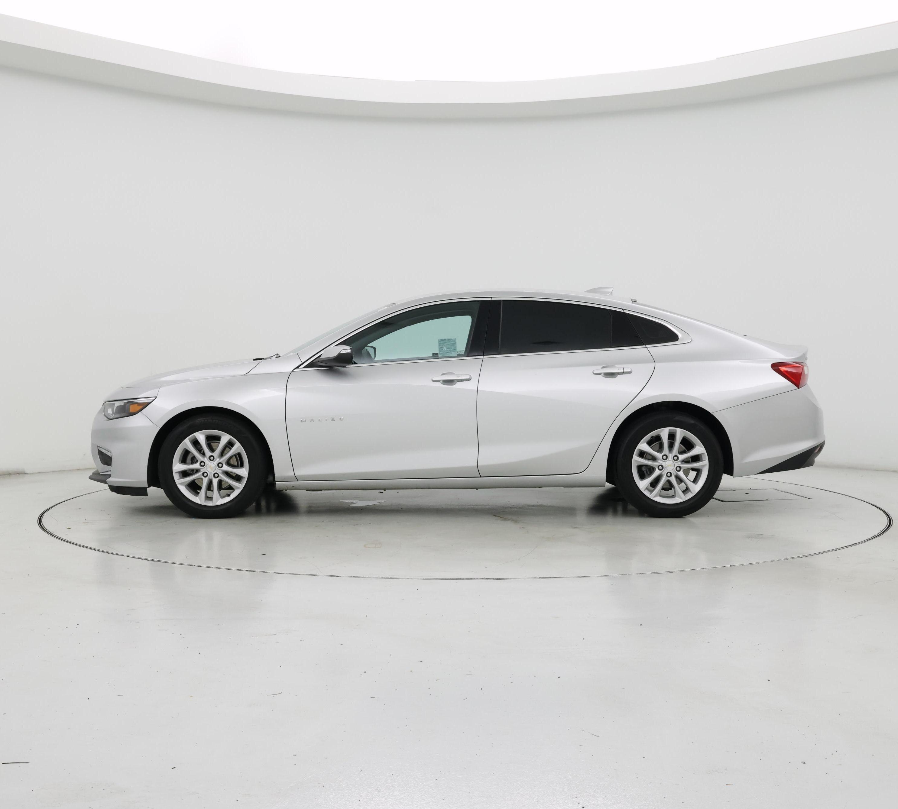 Thumbnail: 2017 Chevrolet Malibu - 3
