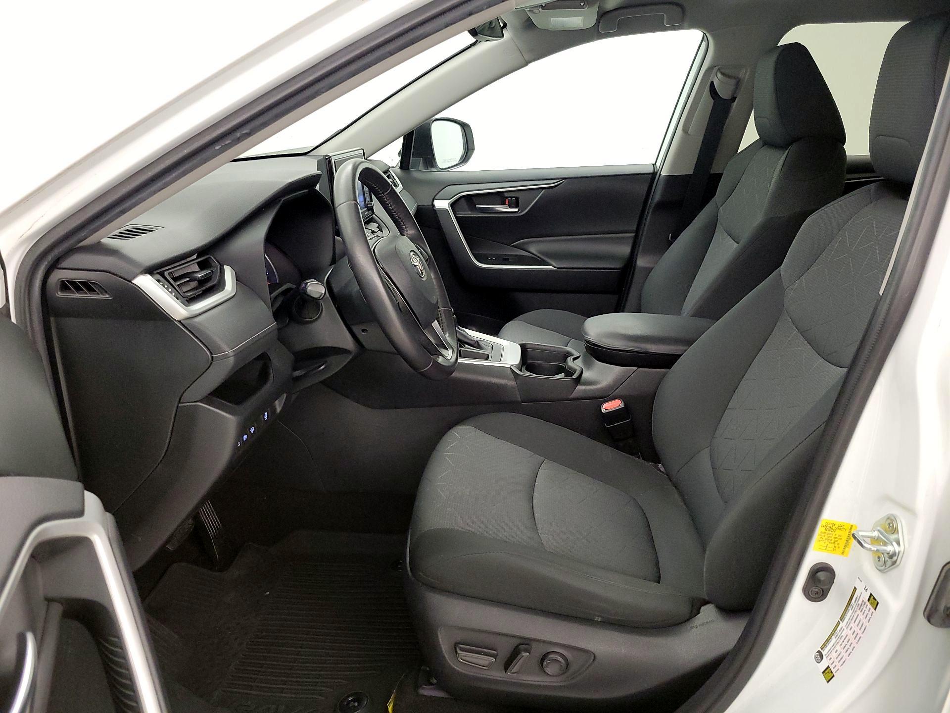 Thumbnail: 2021 Toyota RAV4 - 11