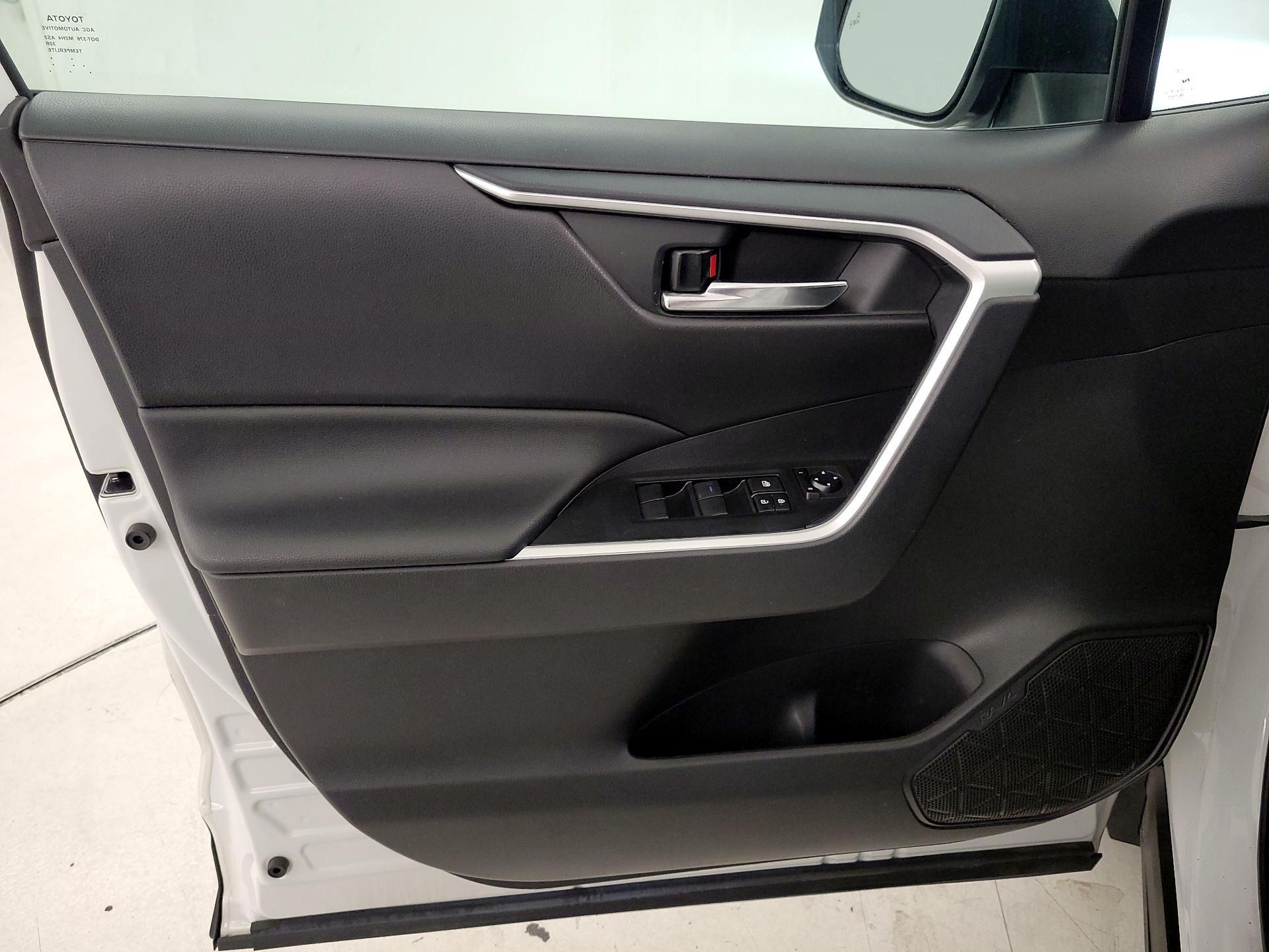 Thumbnail: 2021 Toyota RAV4 - 12