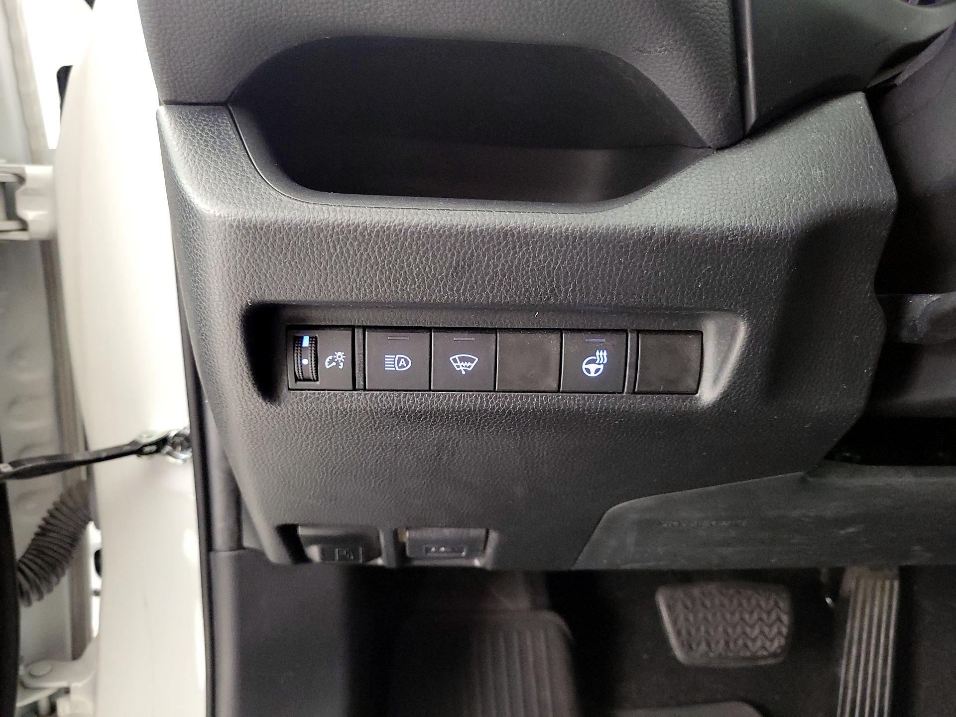 Thumbnail: 2021 Toyota RAV4 - 13