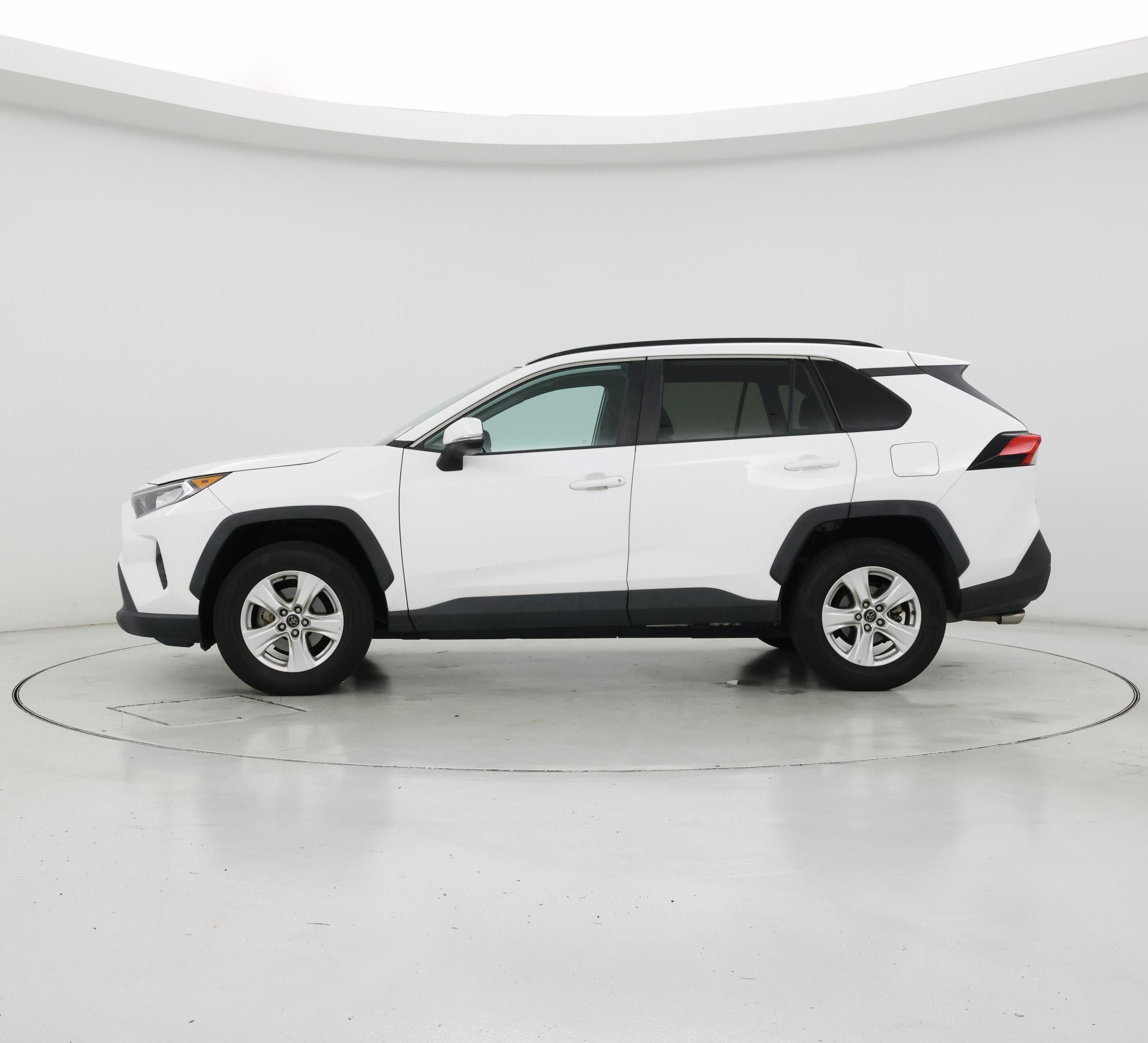 Thumbnail: 2021 Toyota RAV4 - 3