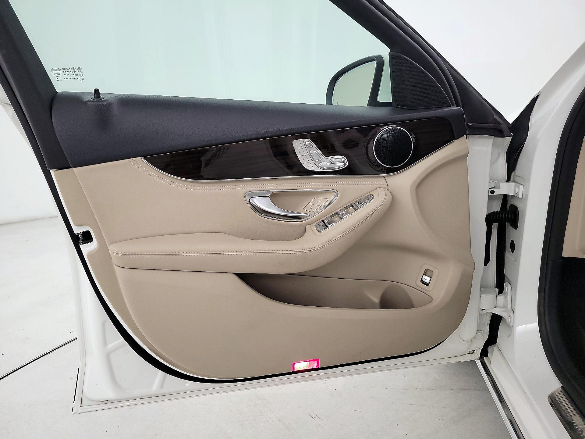 Thumbnail: 2016 Mercedes-Benz C-Class - 12