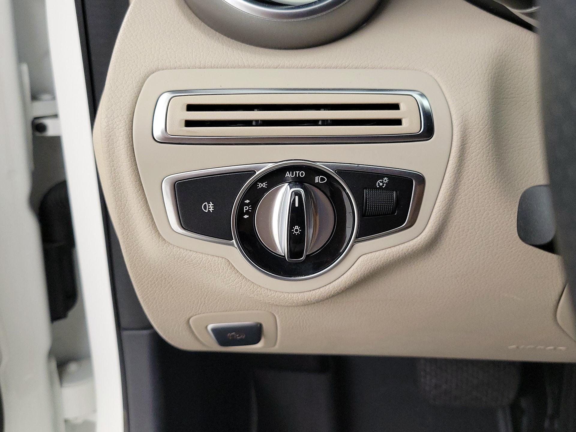 Thumbnail: 2016 Mercedes-Benz C-Class - 13