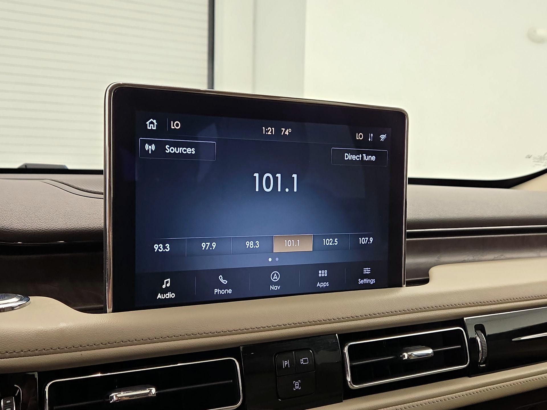Thumbnail: 2020 Lincoln Aviator - 16