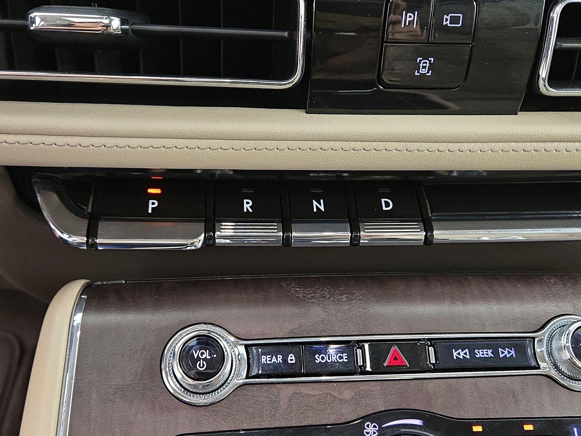 Thumbnail: 2020 Lincoln Aviator - 18