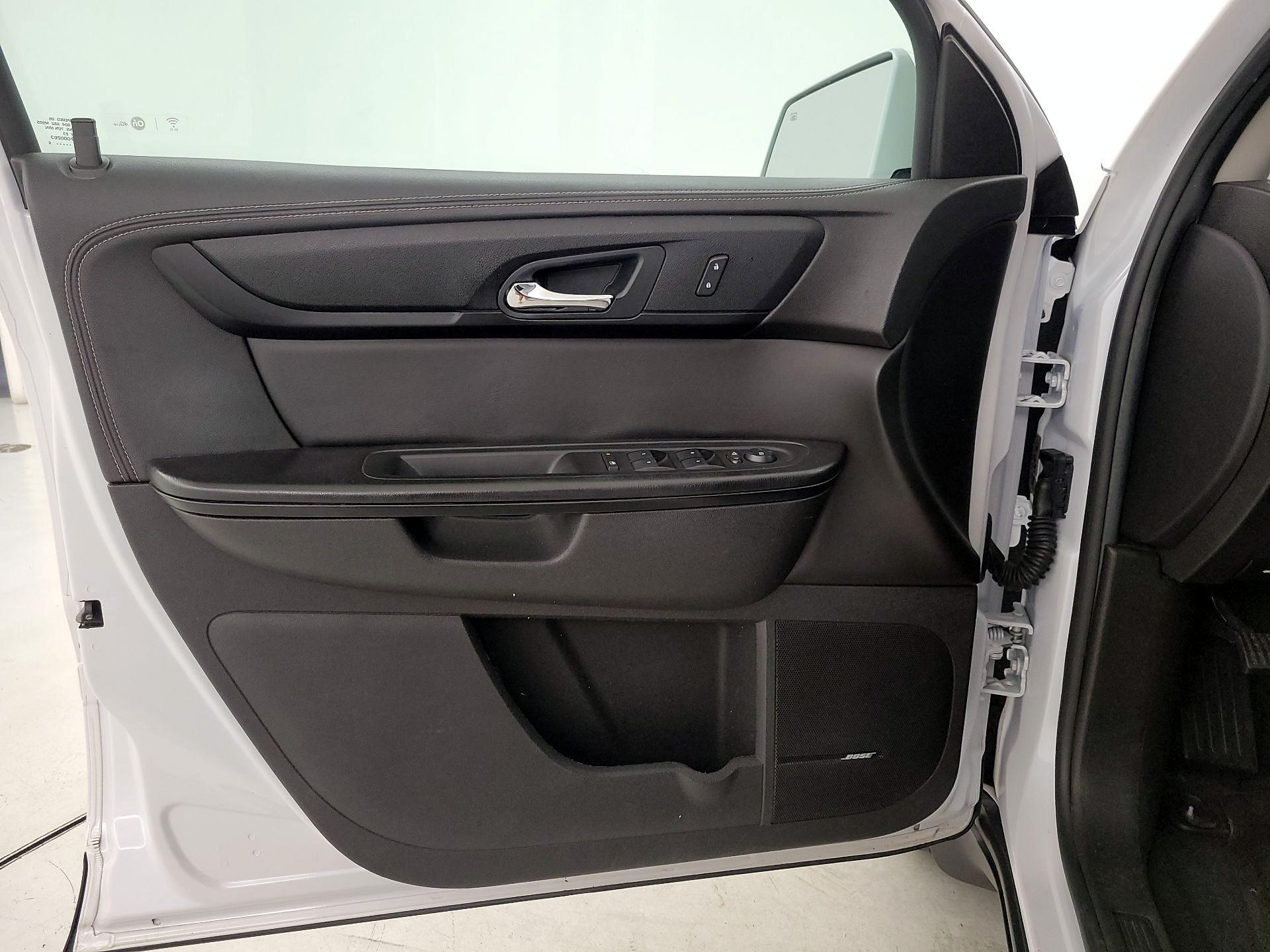 Thumbnail: 2016 Chevrolet Traverse - 12