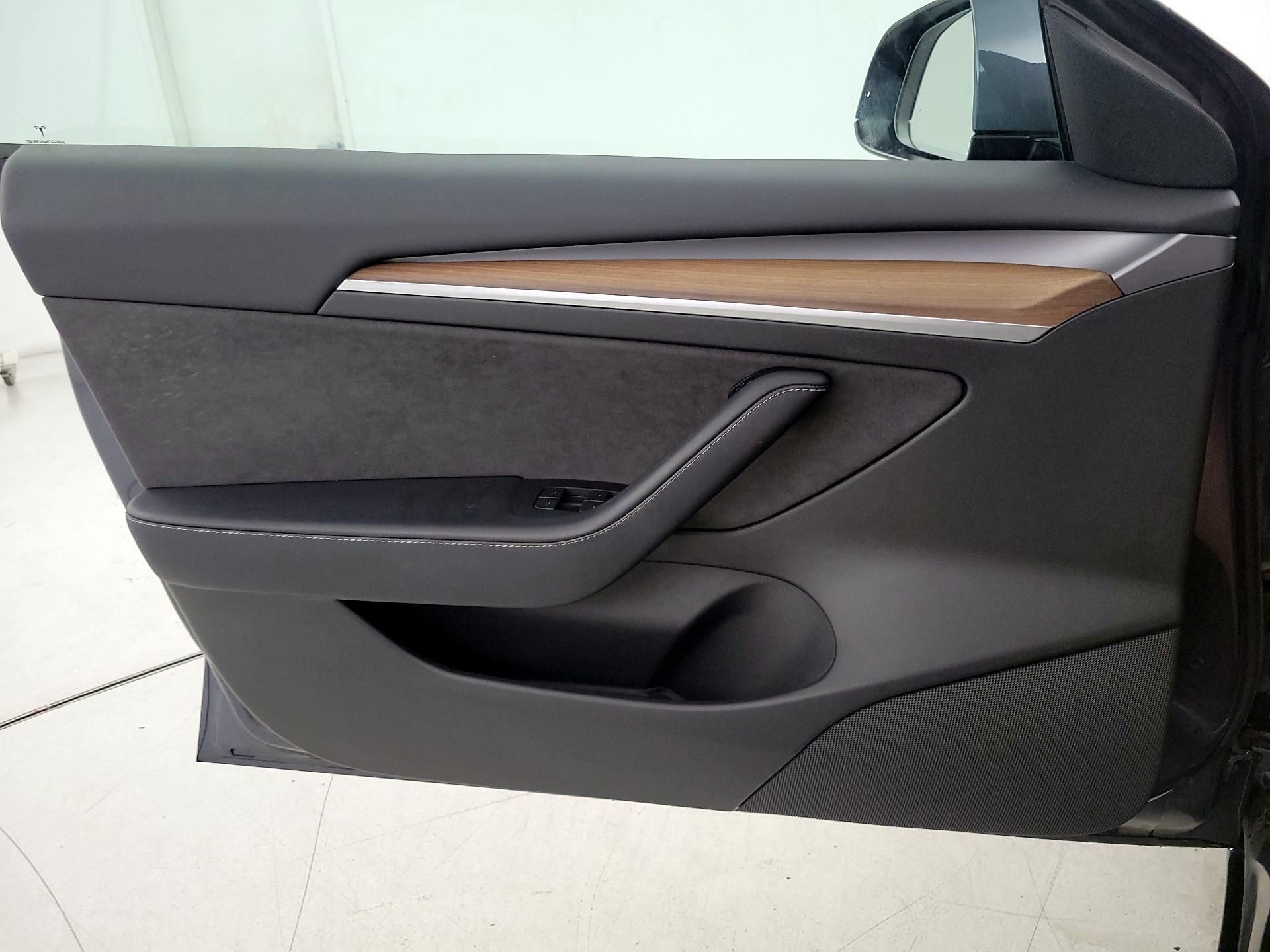 Thumbnail: 2022 Tesla Model 3 - 12