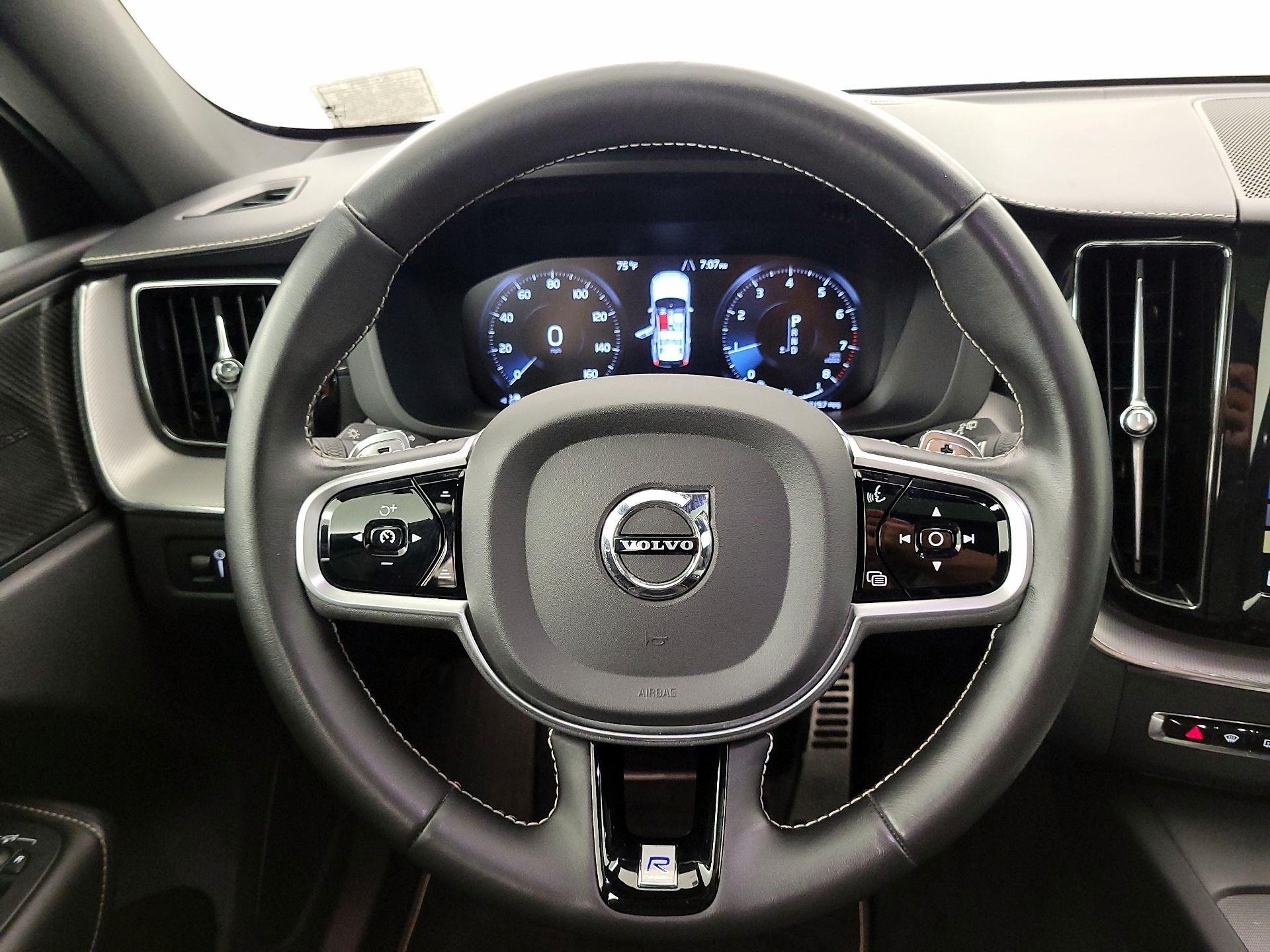 Thumbnail: 2020 Volvo XC60 - 10