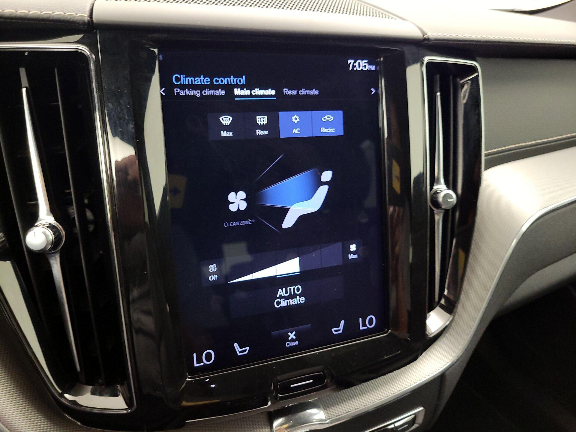 Thumbnail: 2020 Volvo XC60 - 17