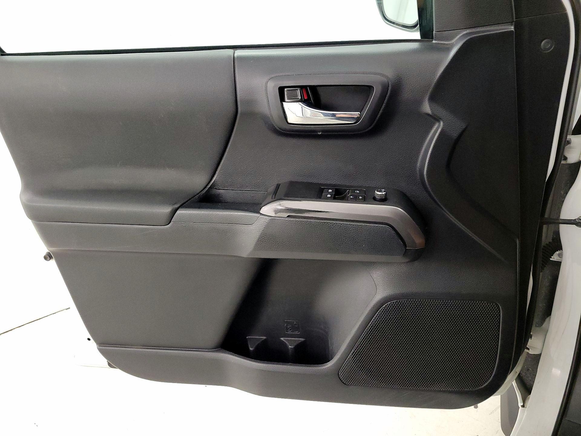 Thumbnail: 2018 Toyota Tacoma - 12