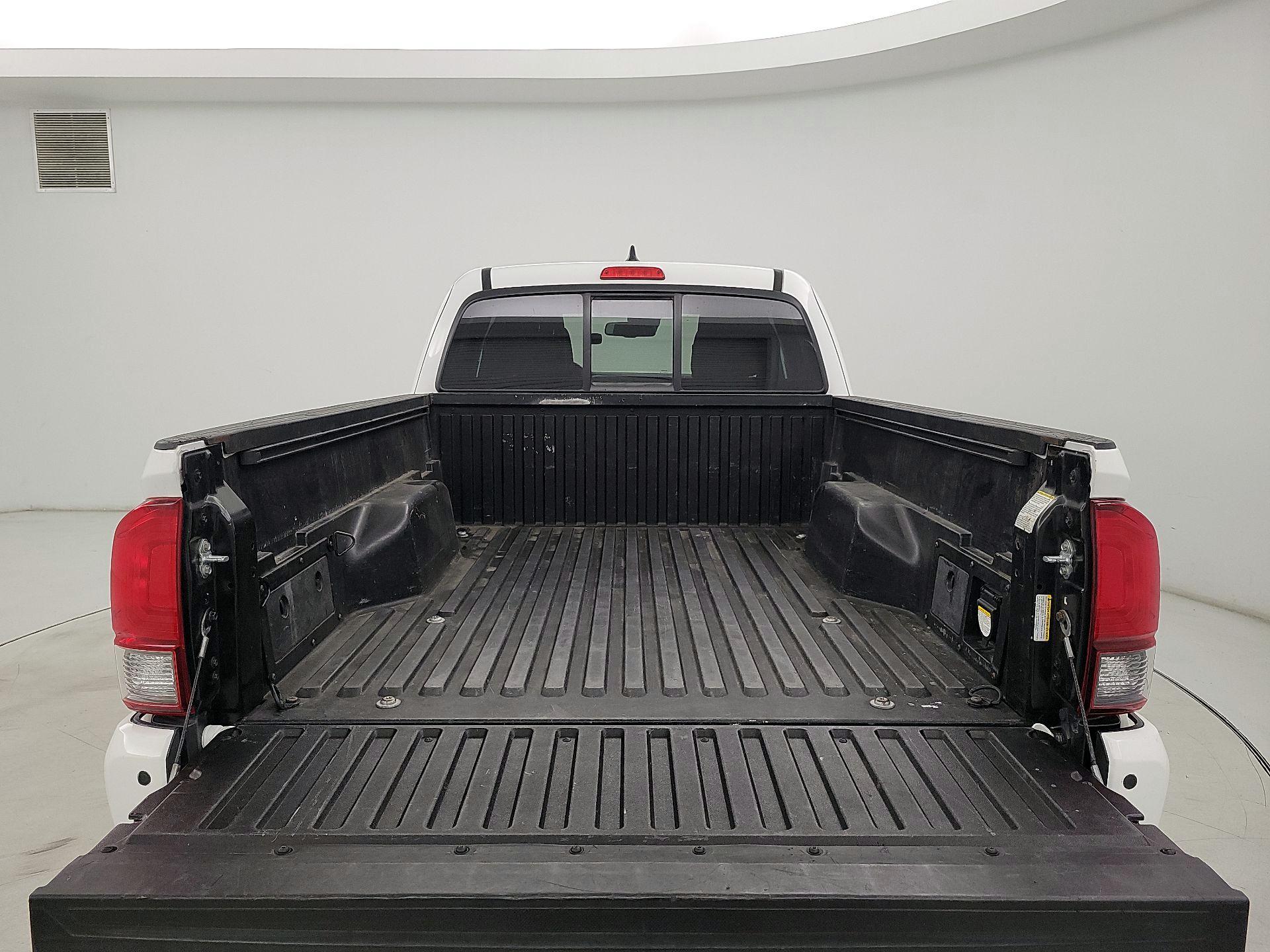 Thumbnail: 2018 Toyota Tacoma - 19