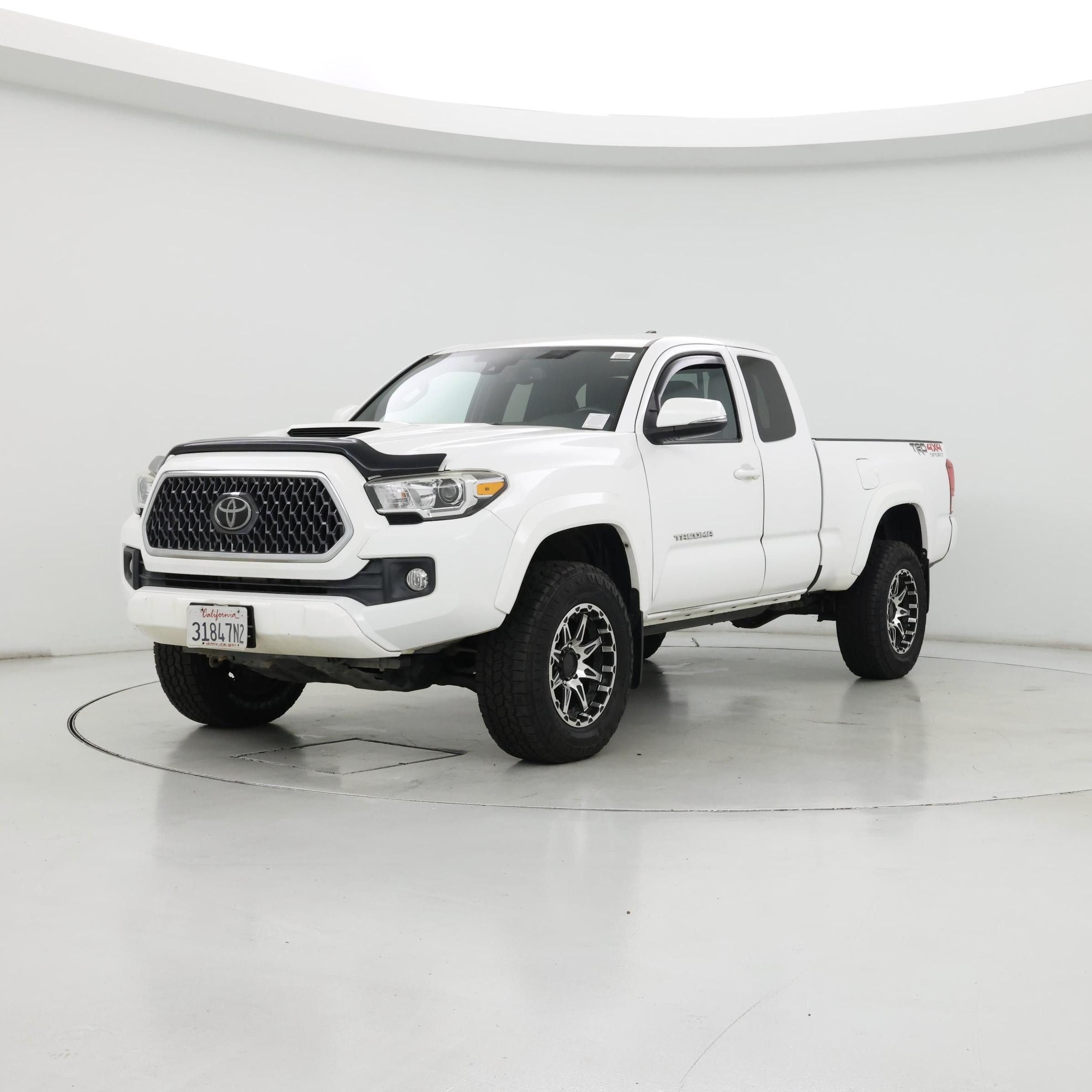 Thumbnail: 2018 Toyota Tacoma - 4