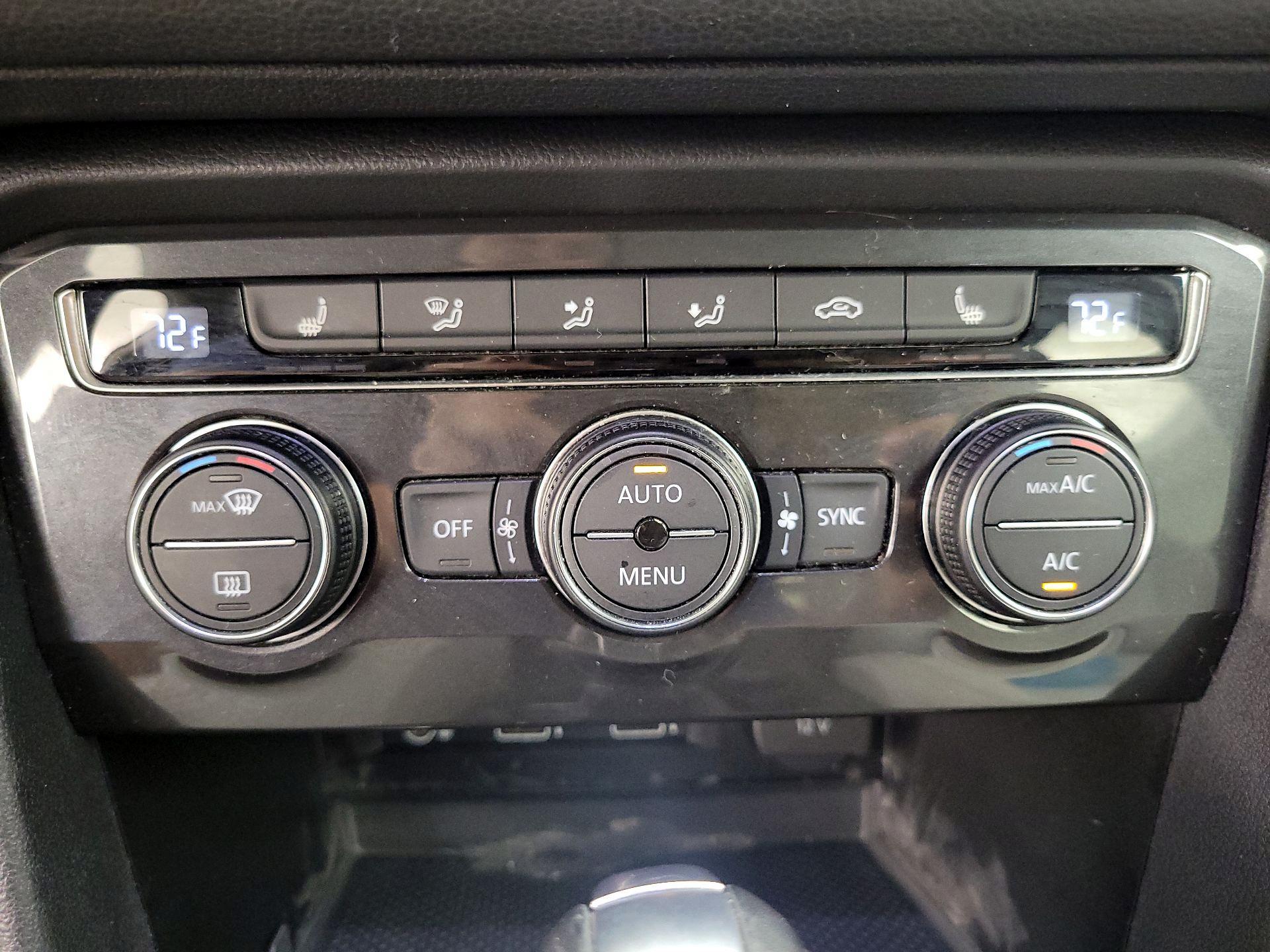 Thumbnail: 2018 Volkswagen Tiguan - 17
