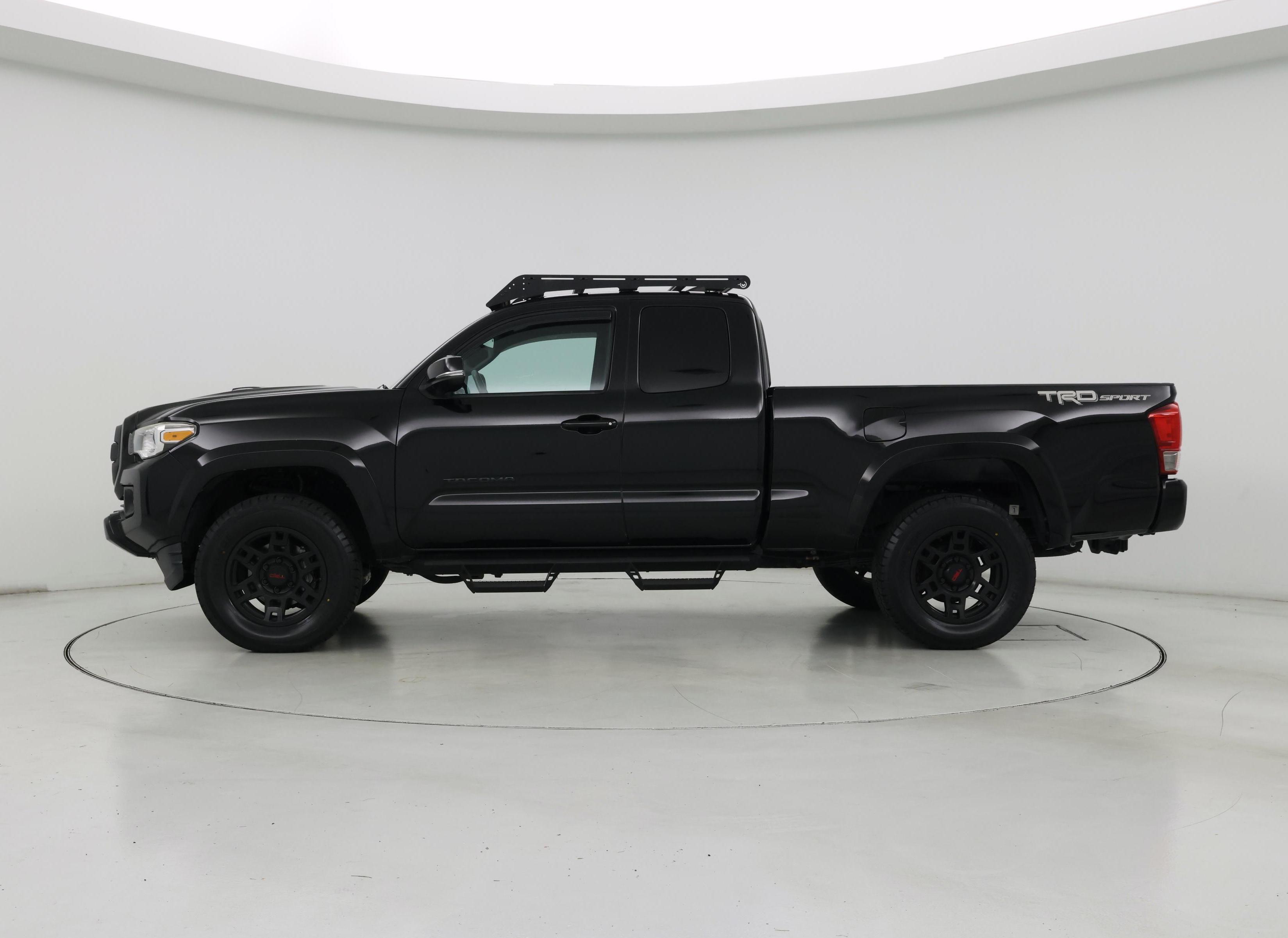 Thumbnail: 2017 Toyota Tacoma - 3