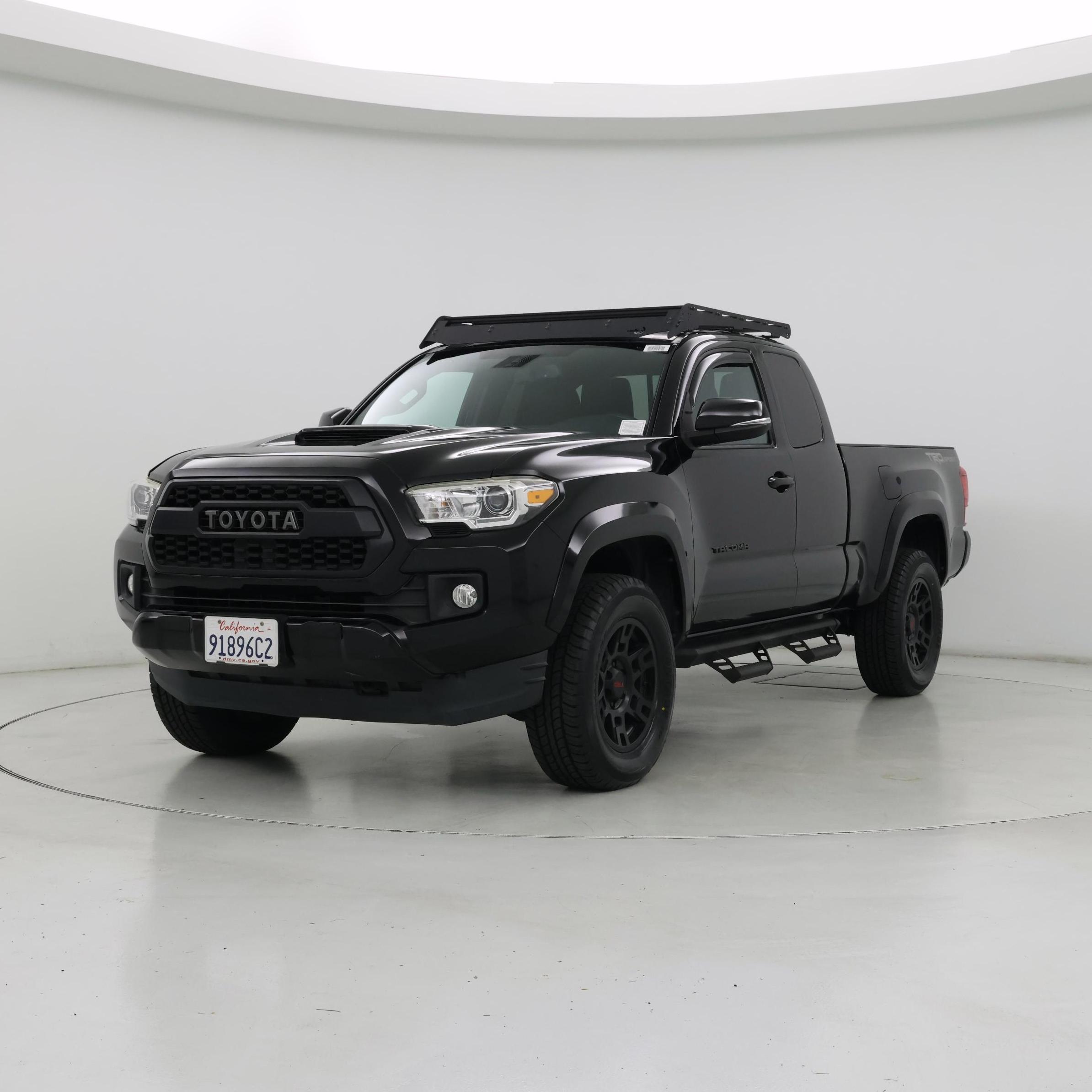 Thumbnail: 2017 Toyota Tacoma - 4