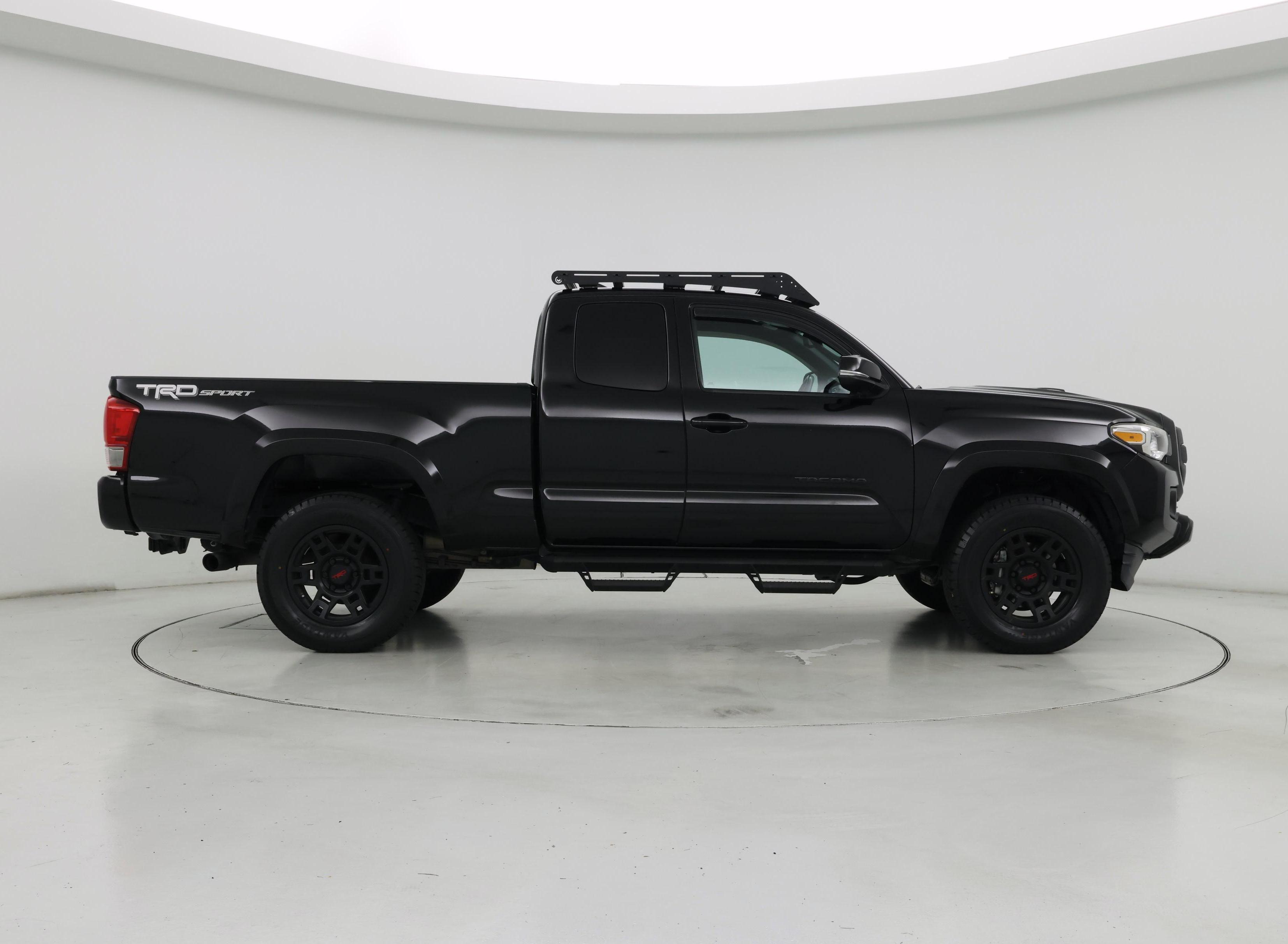Thumbnail: 2017 Toyota Tacoma - 7