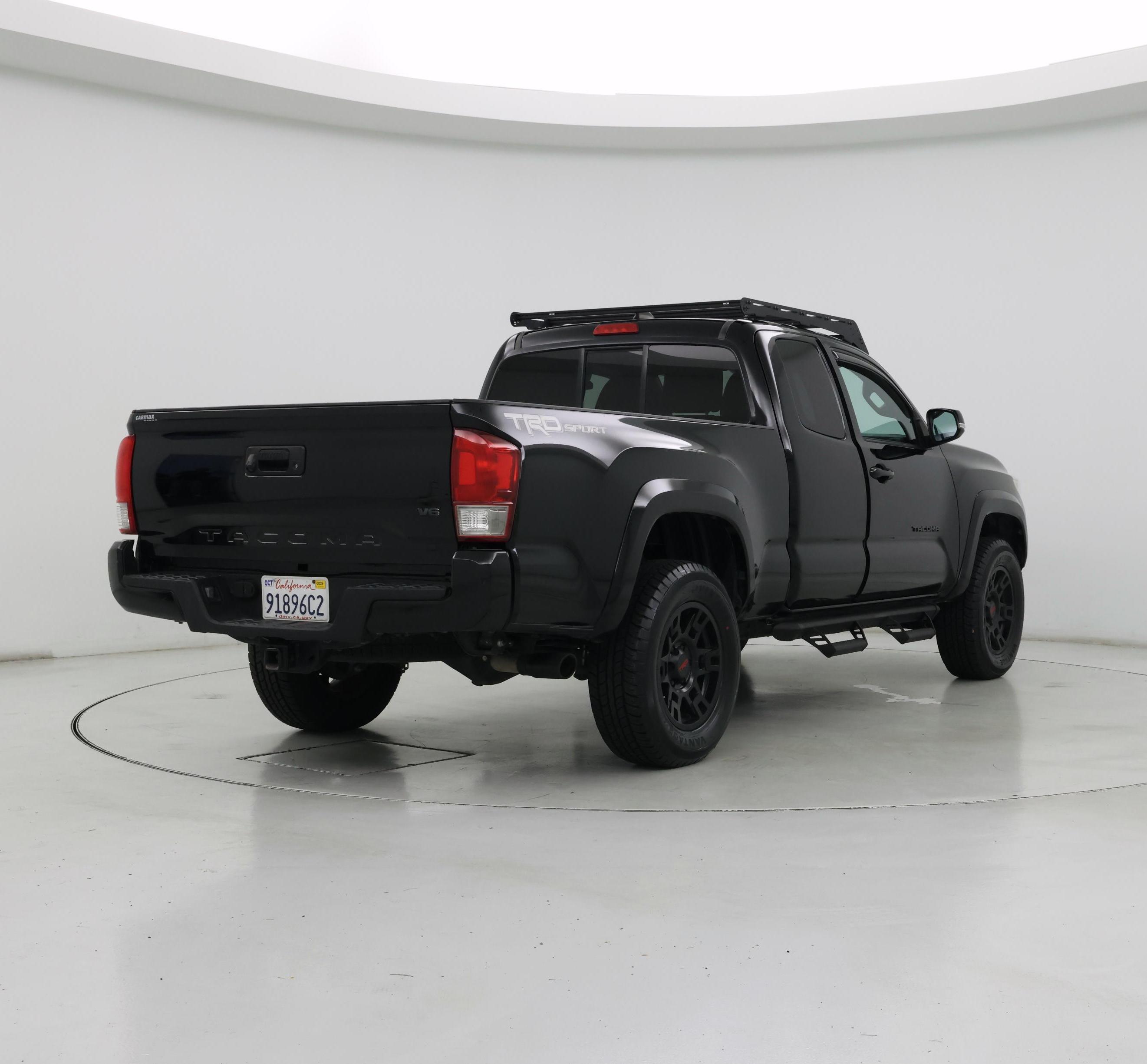 Thumbnail: 2017 Toyota Tacoma - 8