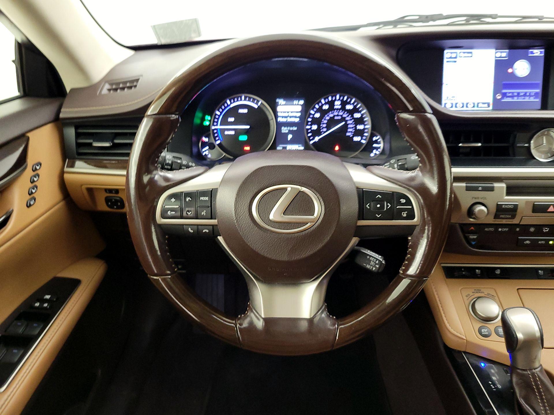 Thumbnail: 2016 Lexus ES - 10