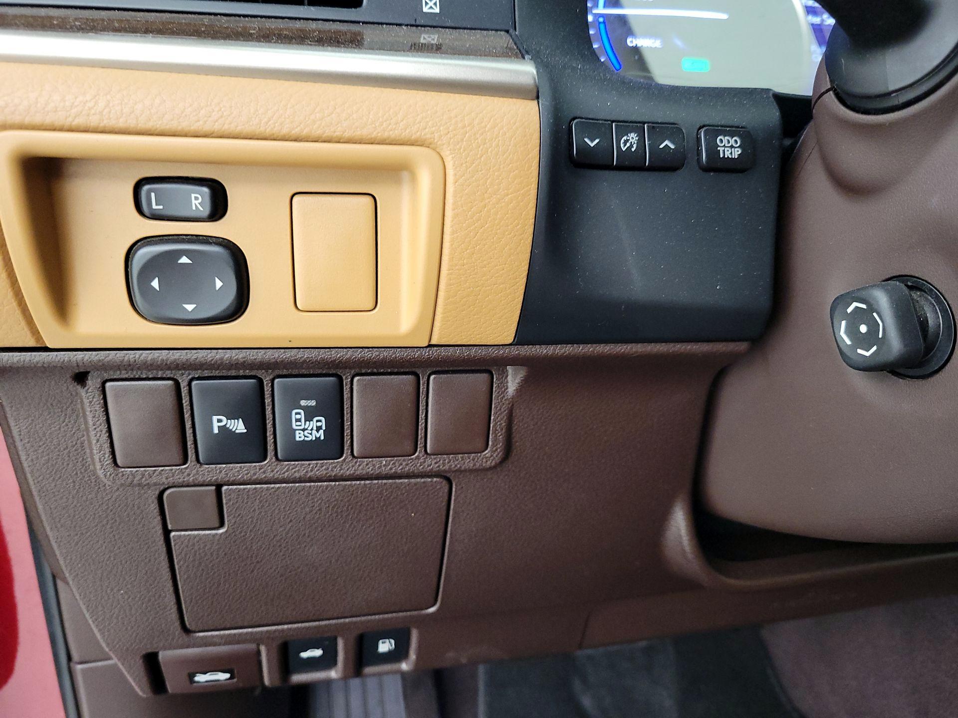 Thumbnail: 2016 Lexus ES - 13