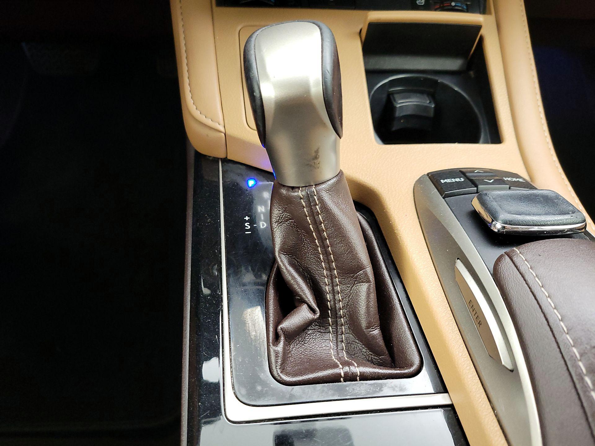 Thumbnail: 2016 Lexus ES - 18