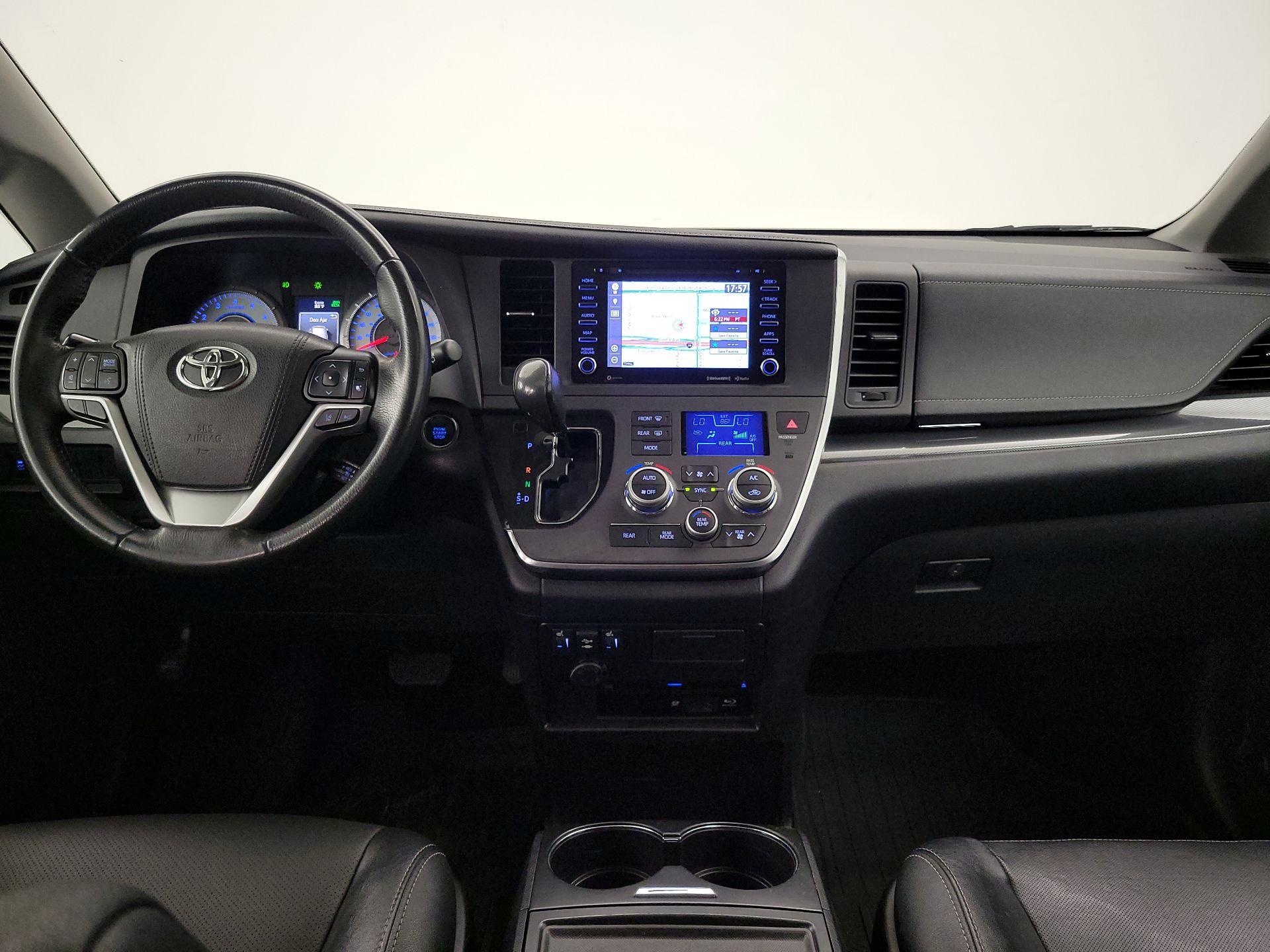 Thumbnail: 2018 Toyota Sienna - 9