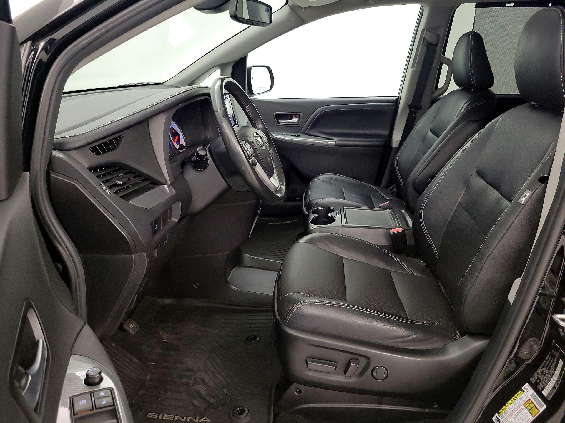 Thumbnail: 2018 Toyota Sienna - 11