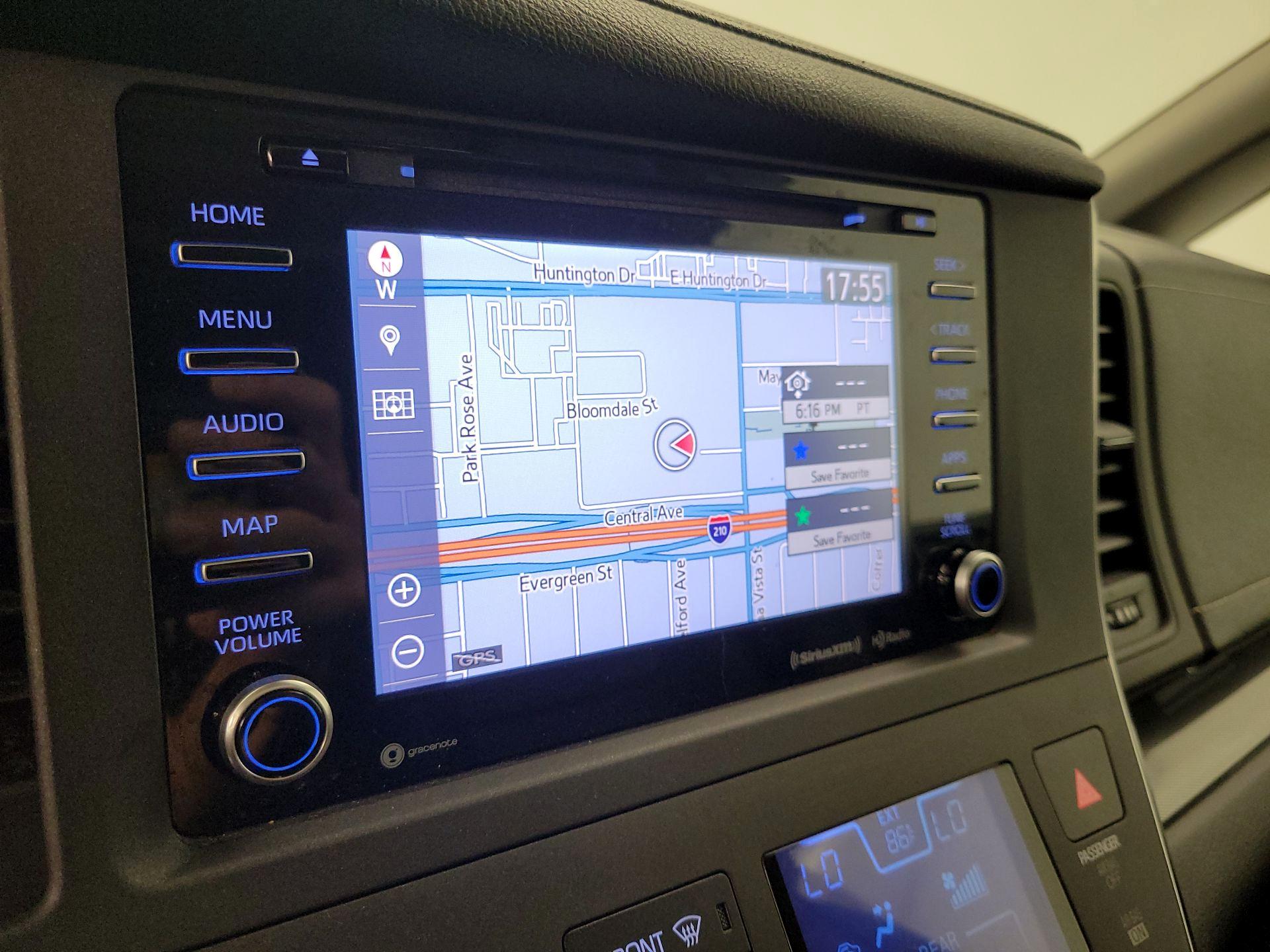 Thumbnail: 2018 Toyota Sienna - 14