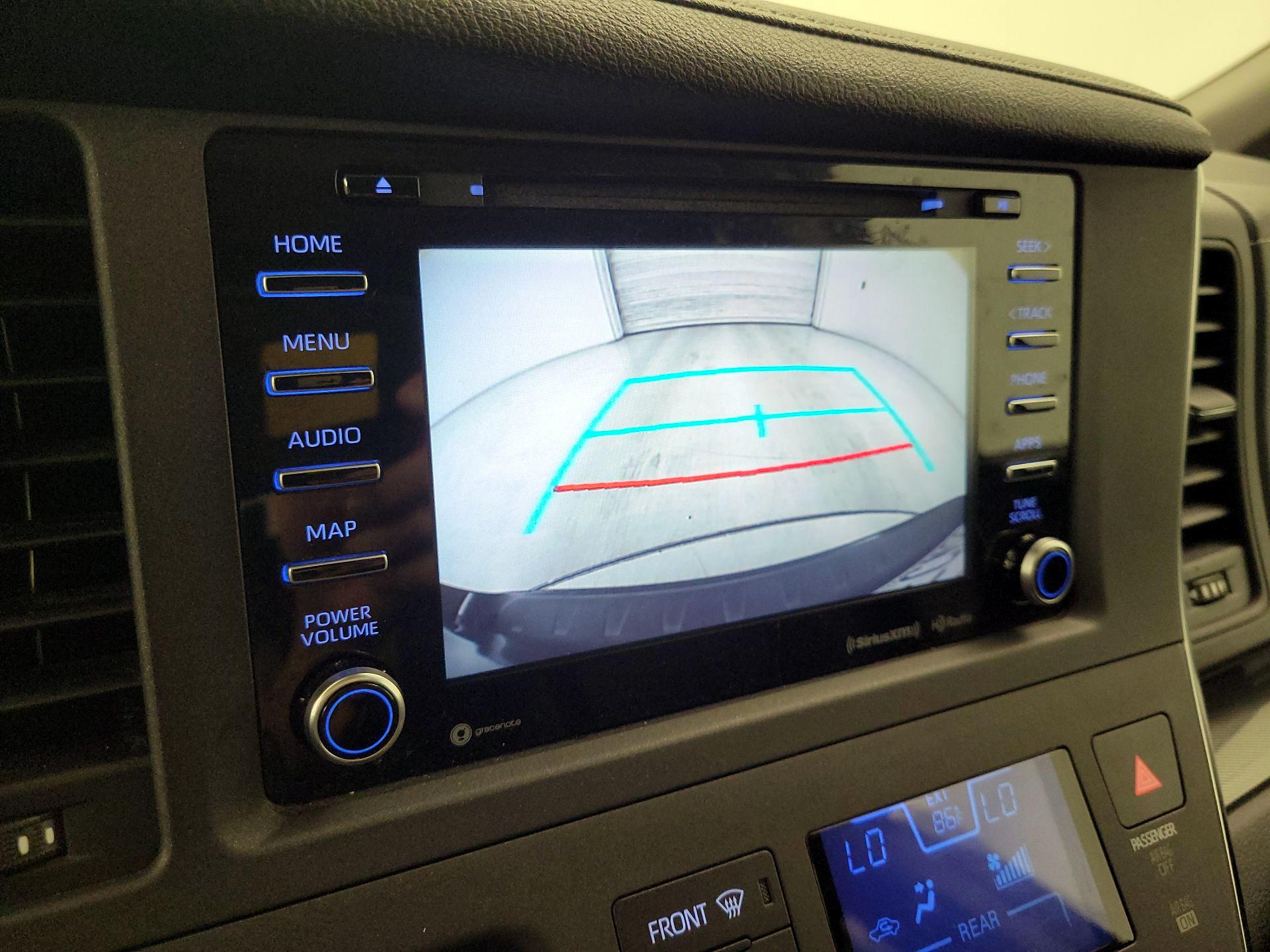 Thumbnail: 2018 Toyota Sienna - 15