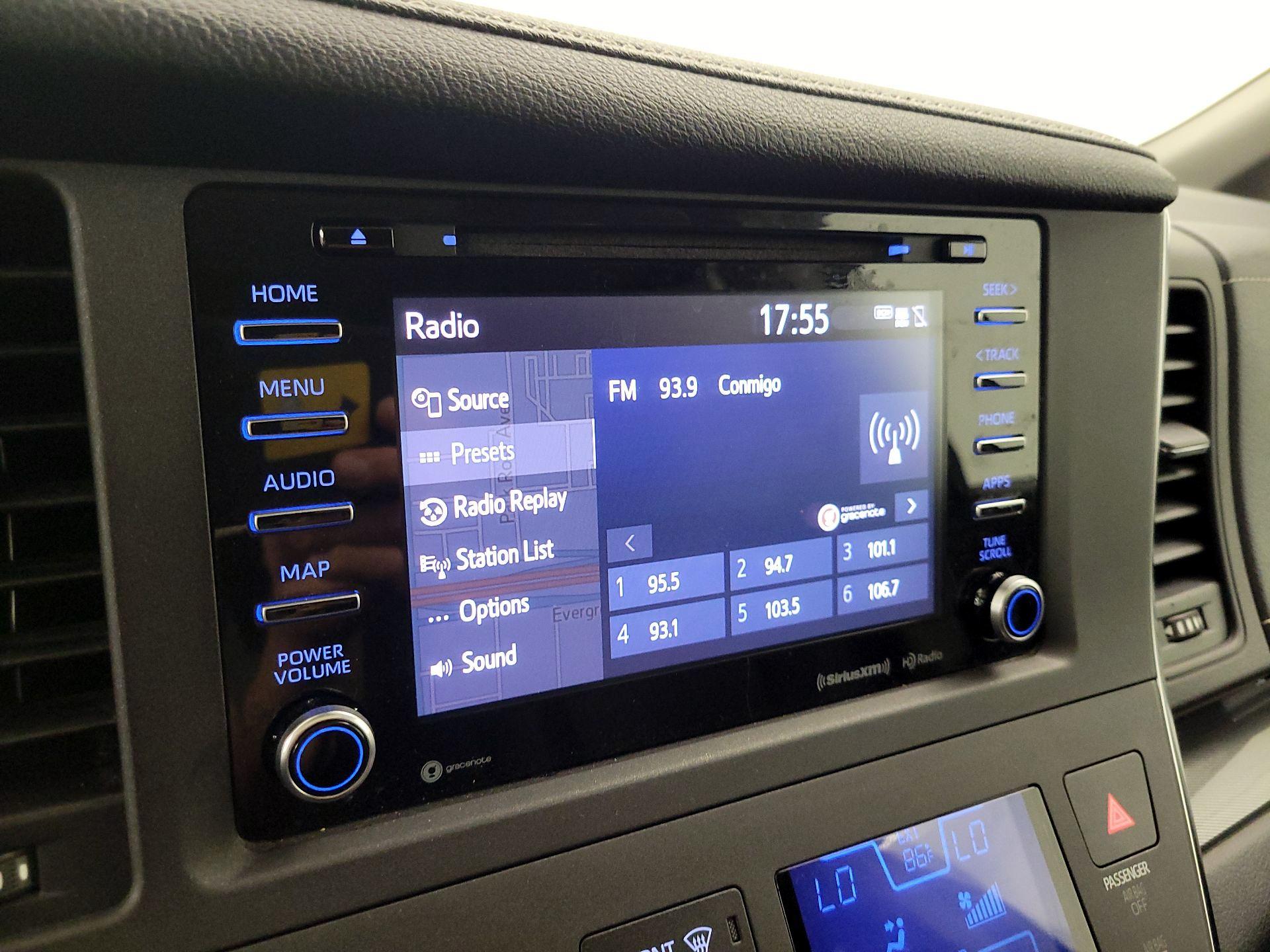 Thumbnail: 2018 Toyota Sienna - 16