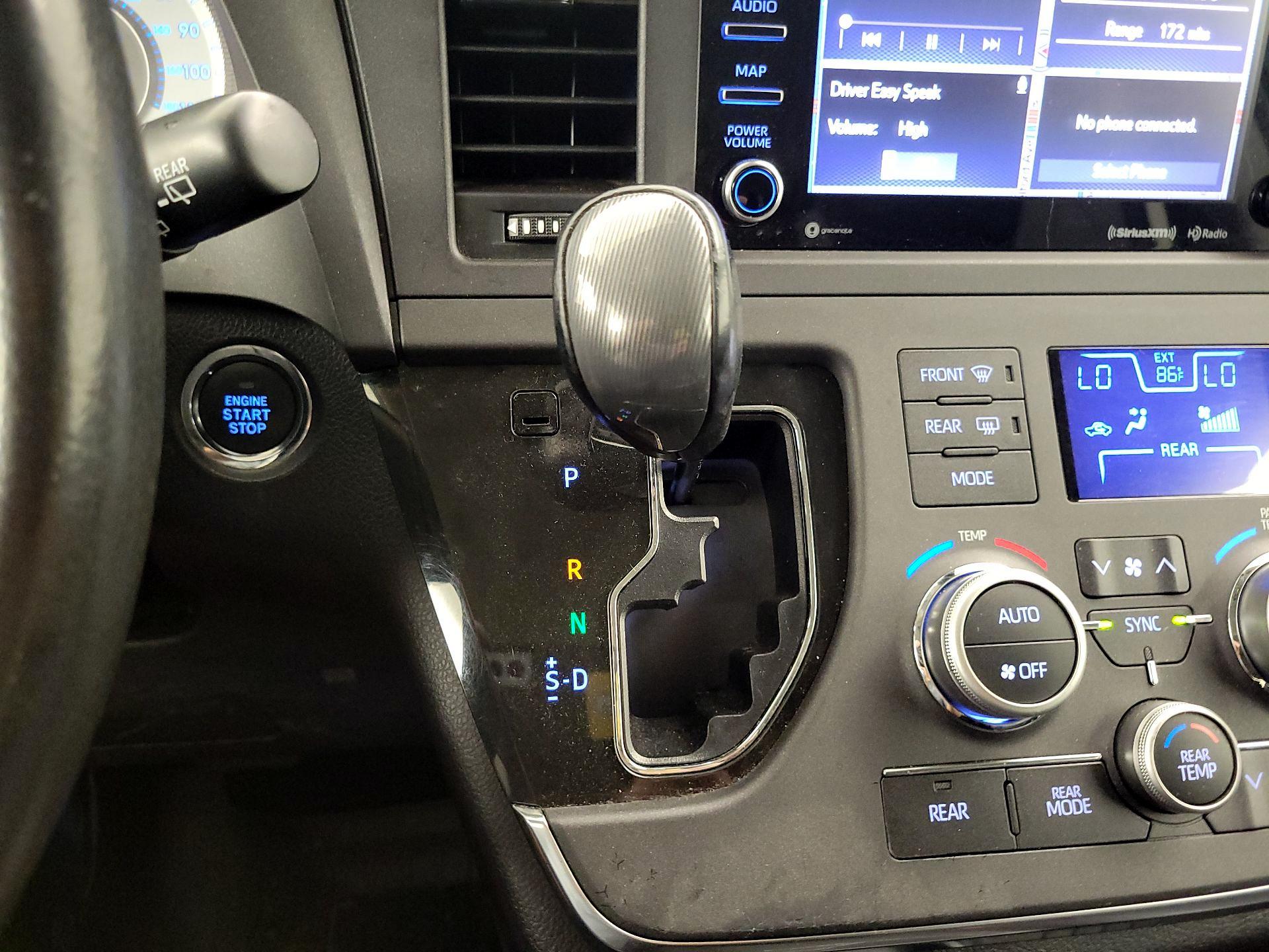 Thumbnail: 2018 Toyota Sienna - 18