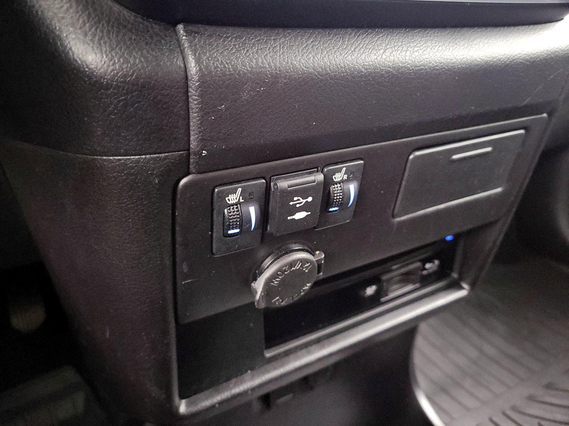 Thumbnail: 2018 Toyota Sienna - 19