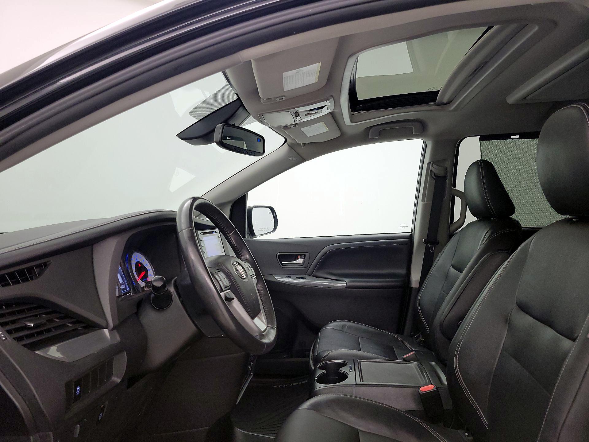 Thumbnail: 2018 Toyota Sienna - 20