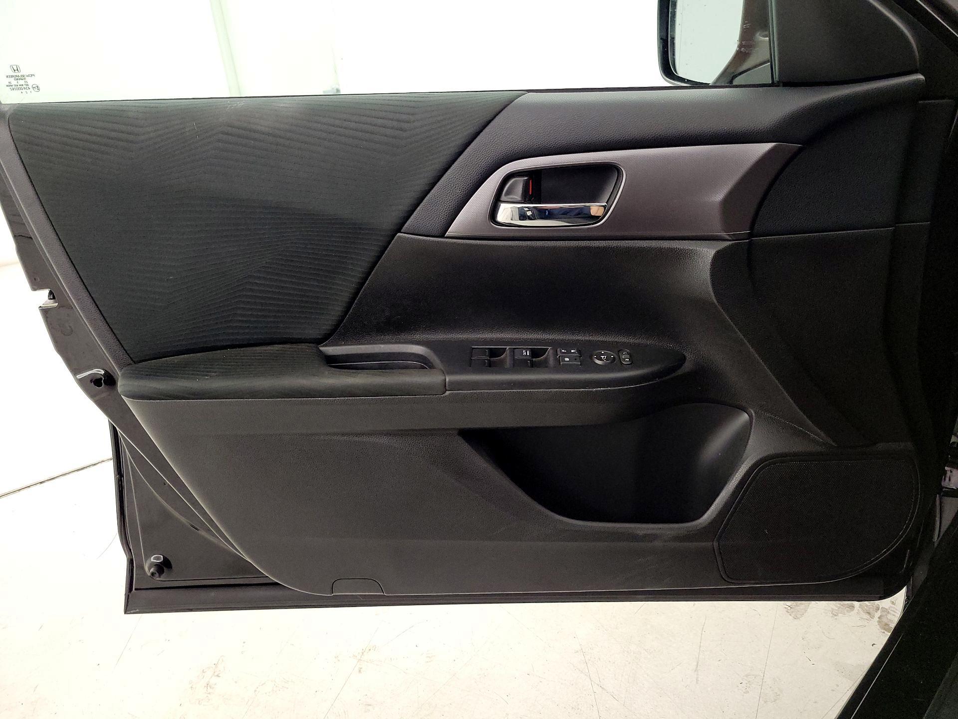 Thumbnail: 2015 Honda Accord - 12