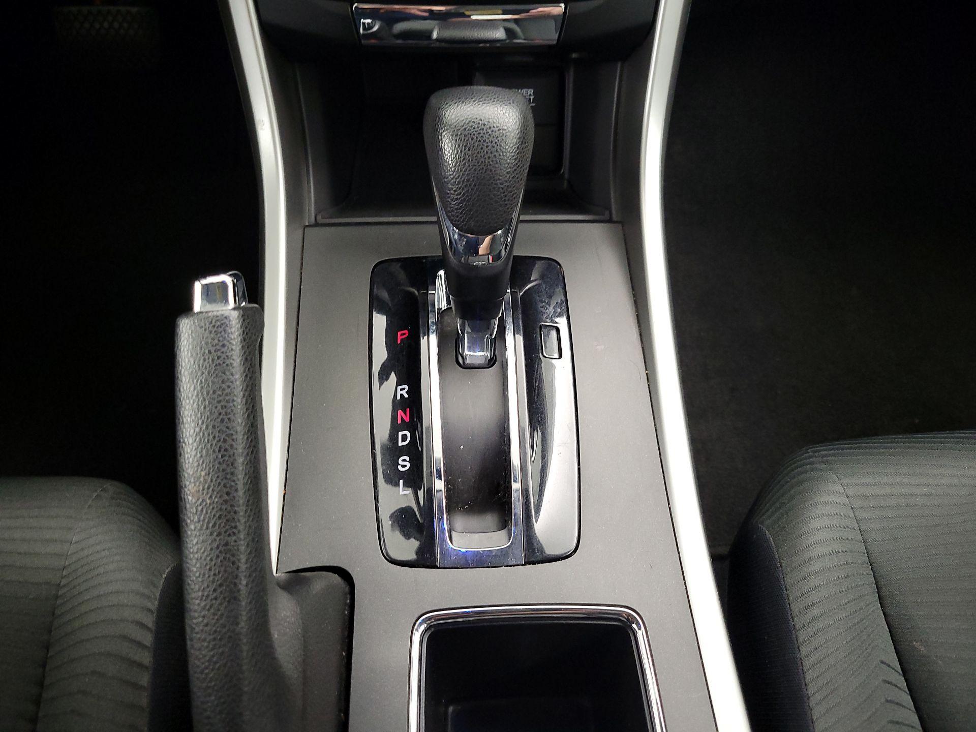 Thumbnail: 2015 Honda Accord - 17