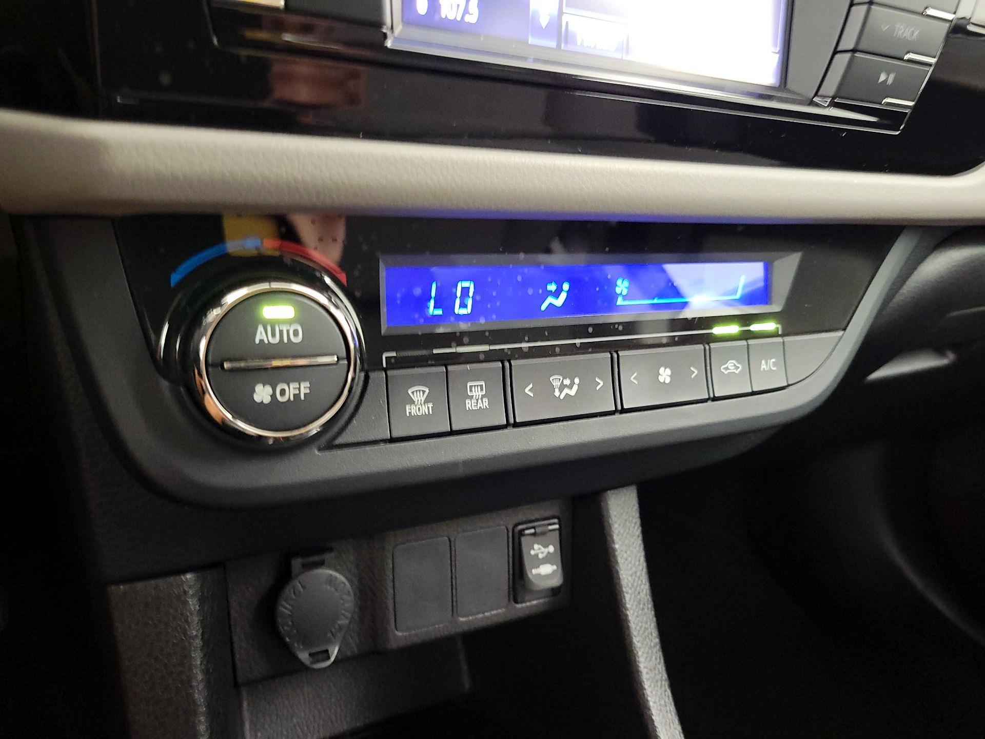 Thumbnail: 2016 Toyota Corolla - 16