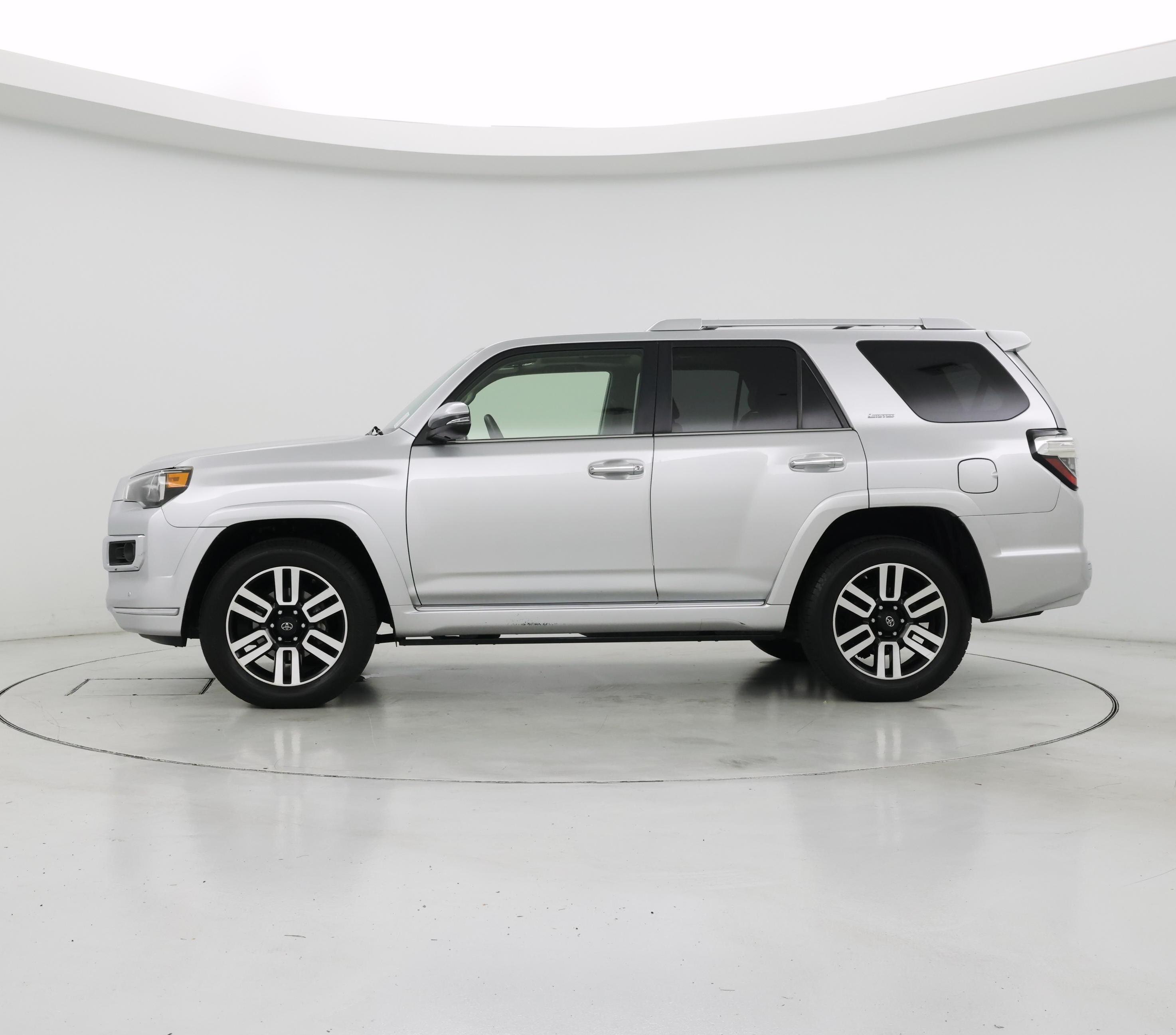 Thumbnail: 2018 Toyota 4Runner - 3
