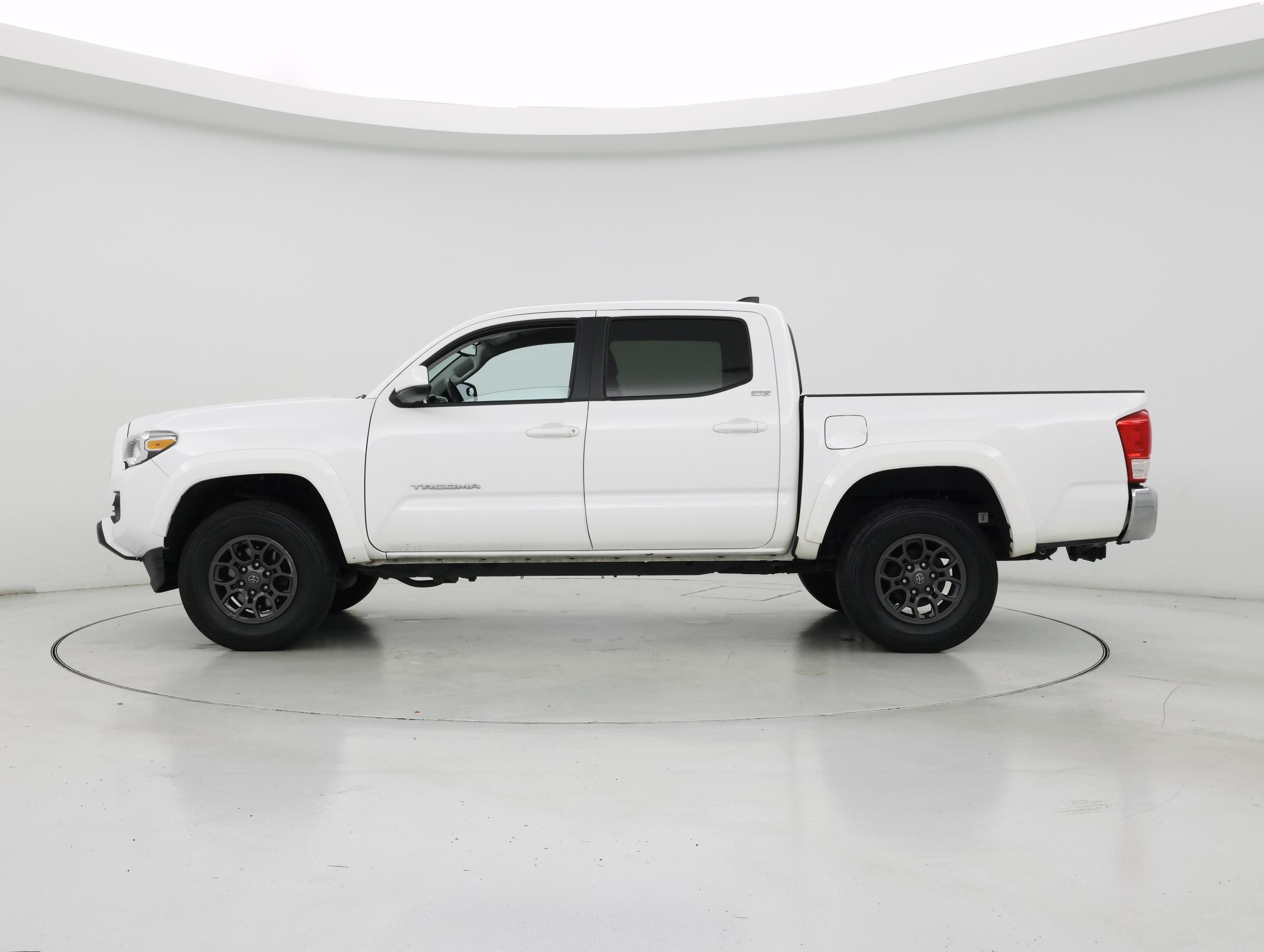 Thumbnail: 2017 Toyota Tacoma - 3