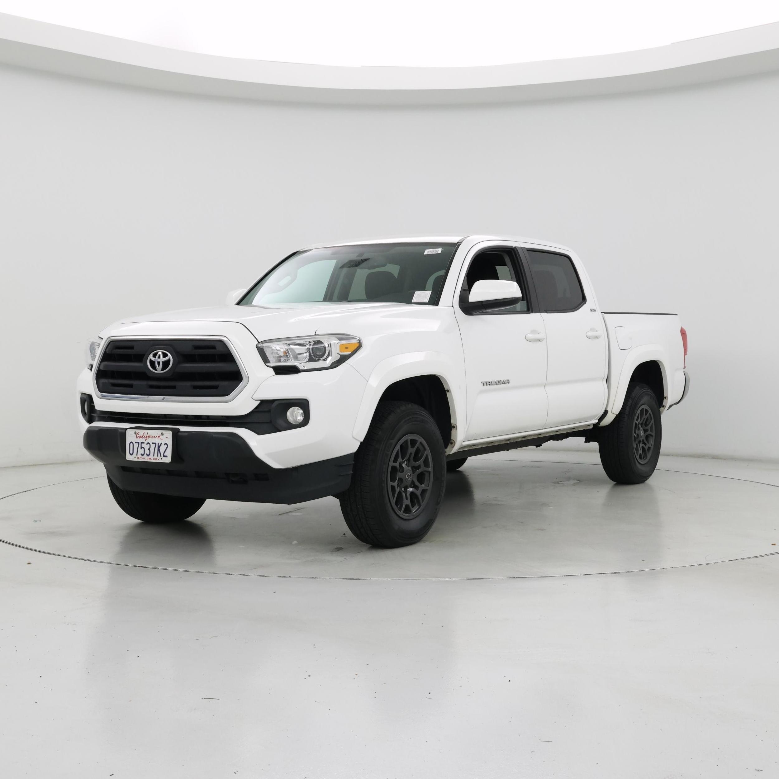 Thumbnail: 2017 Toyota Tacoma - 4