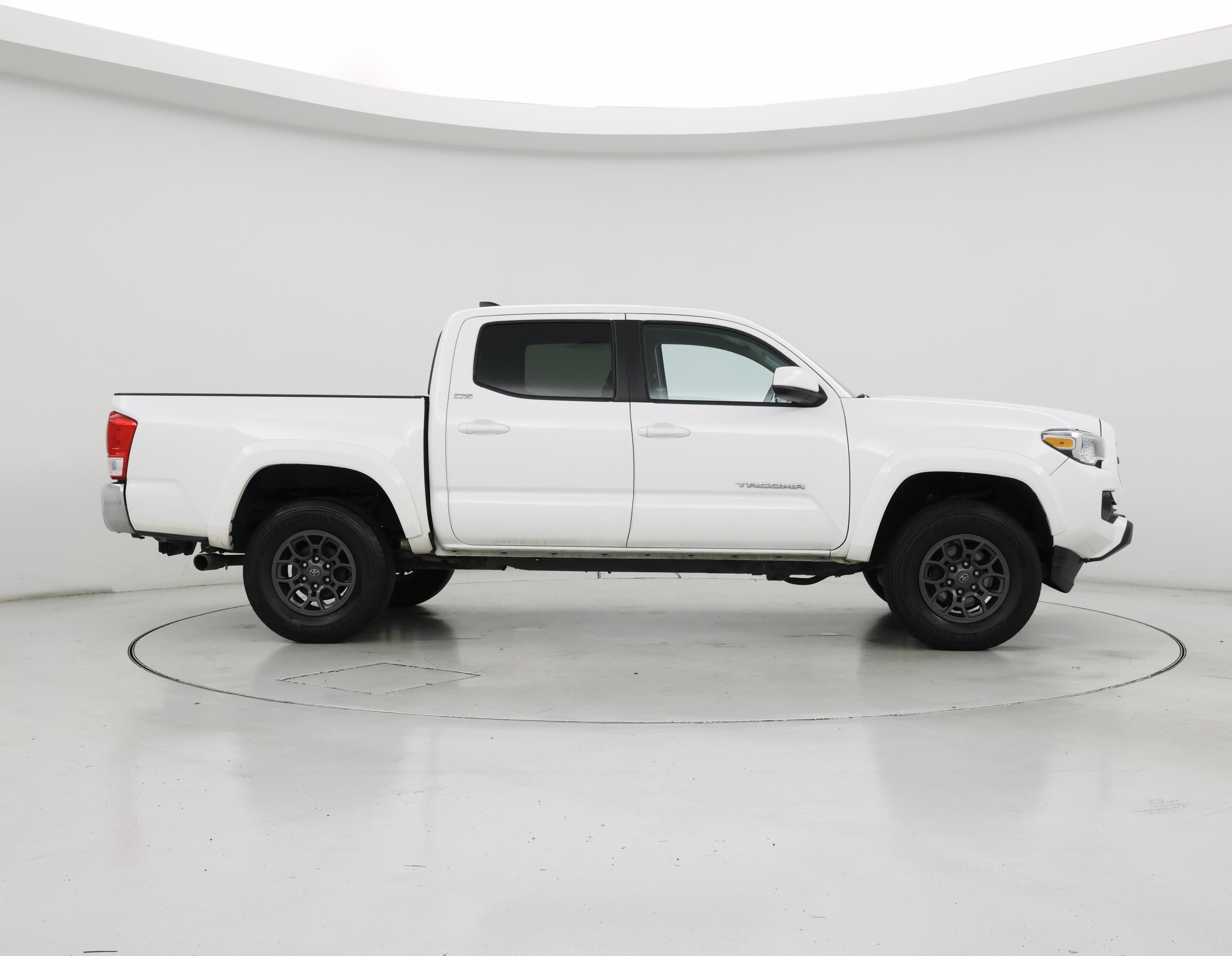 Thumbnail: 2017 Toyota Tacoma - 7