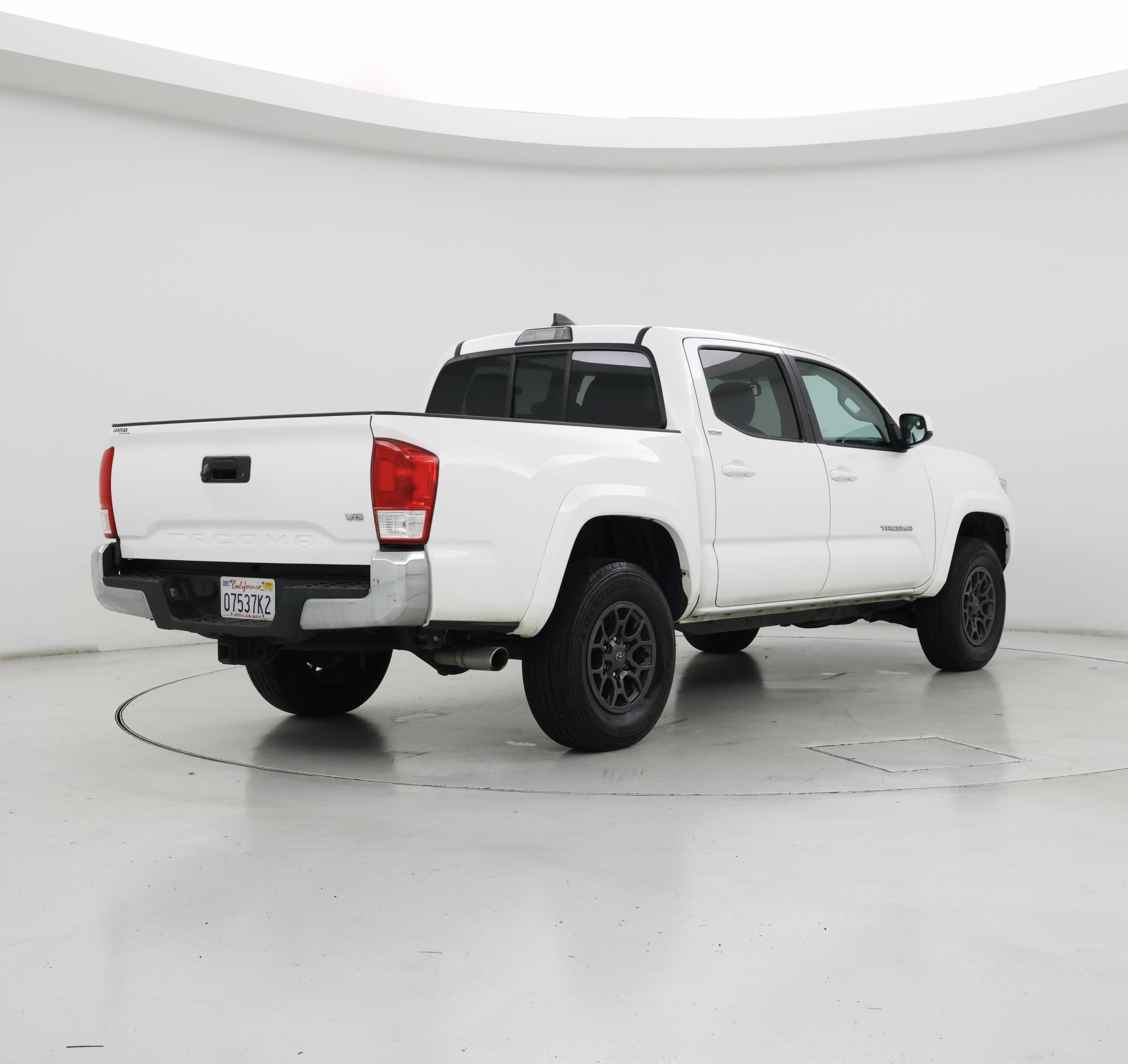 Thumbnail: 2017 Toyota Tacoma - 8