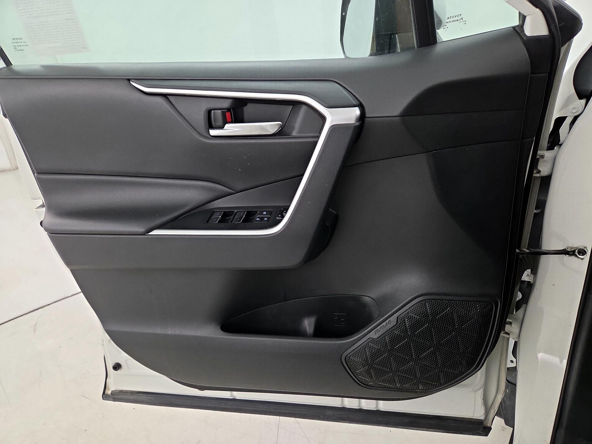 Thumbnail: 2022 Toyota RAV4 - 12