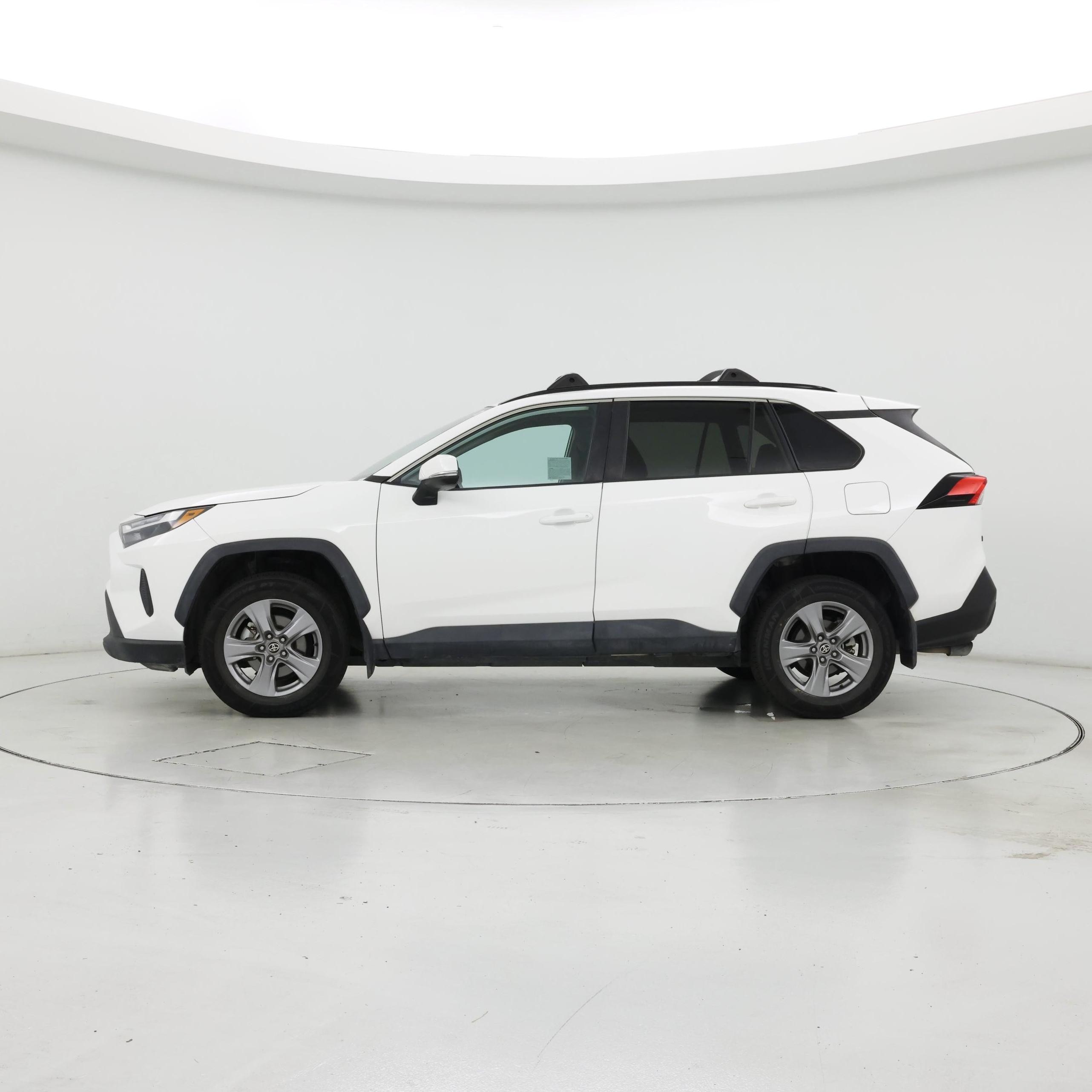 Thumbnail: 2022 Toyota RAV4 - 3